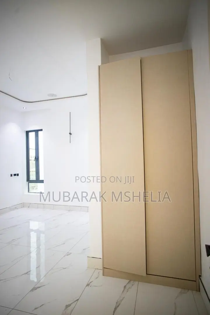 6bdrm Duplex in Ikota for sale in Ikota