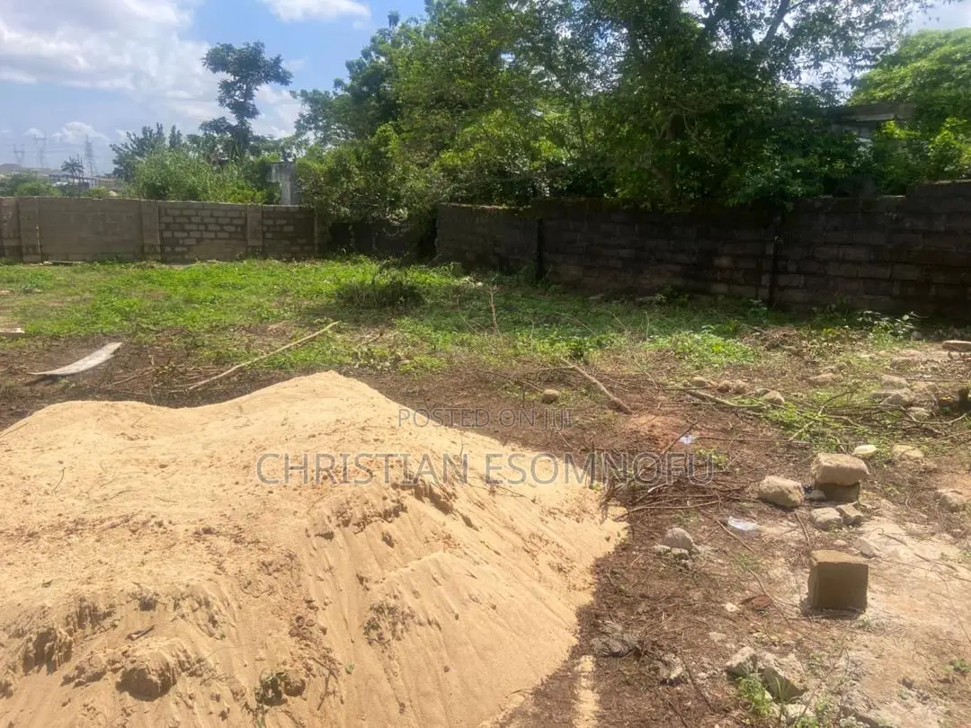 100 by 100 Piece of Dry Land in Oshimili South