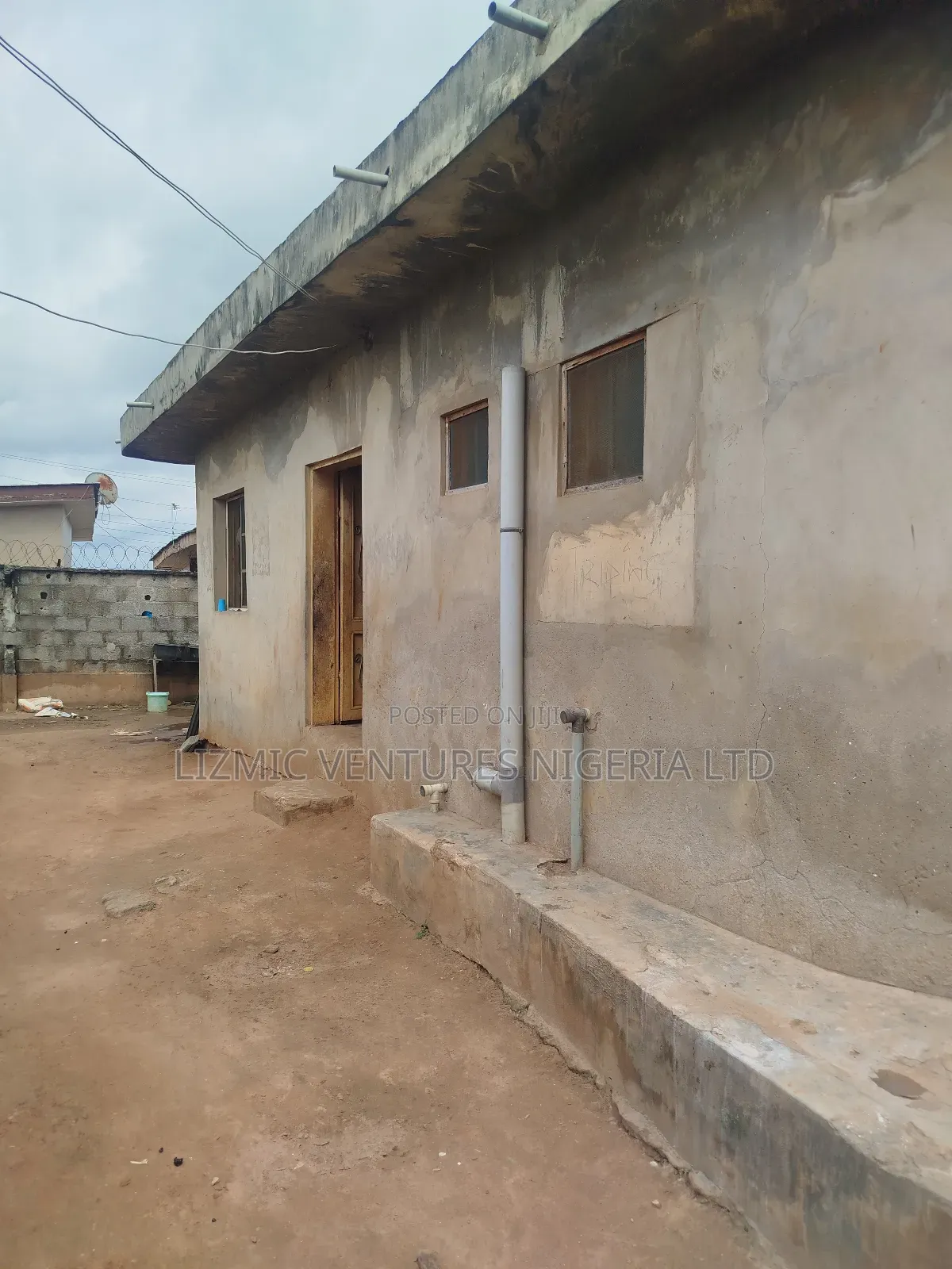 3bdrm Apartment in Isuti Rd, Igando / Ikotun/Igando for sale in Igando / Ikotun/Igando