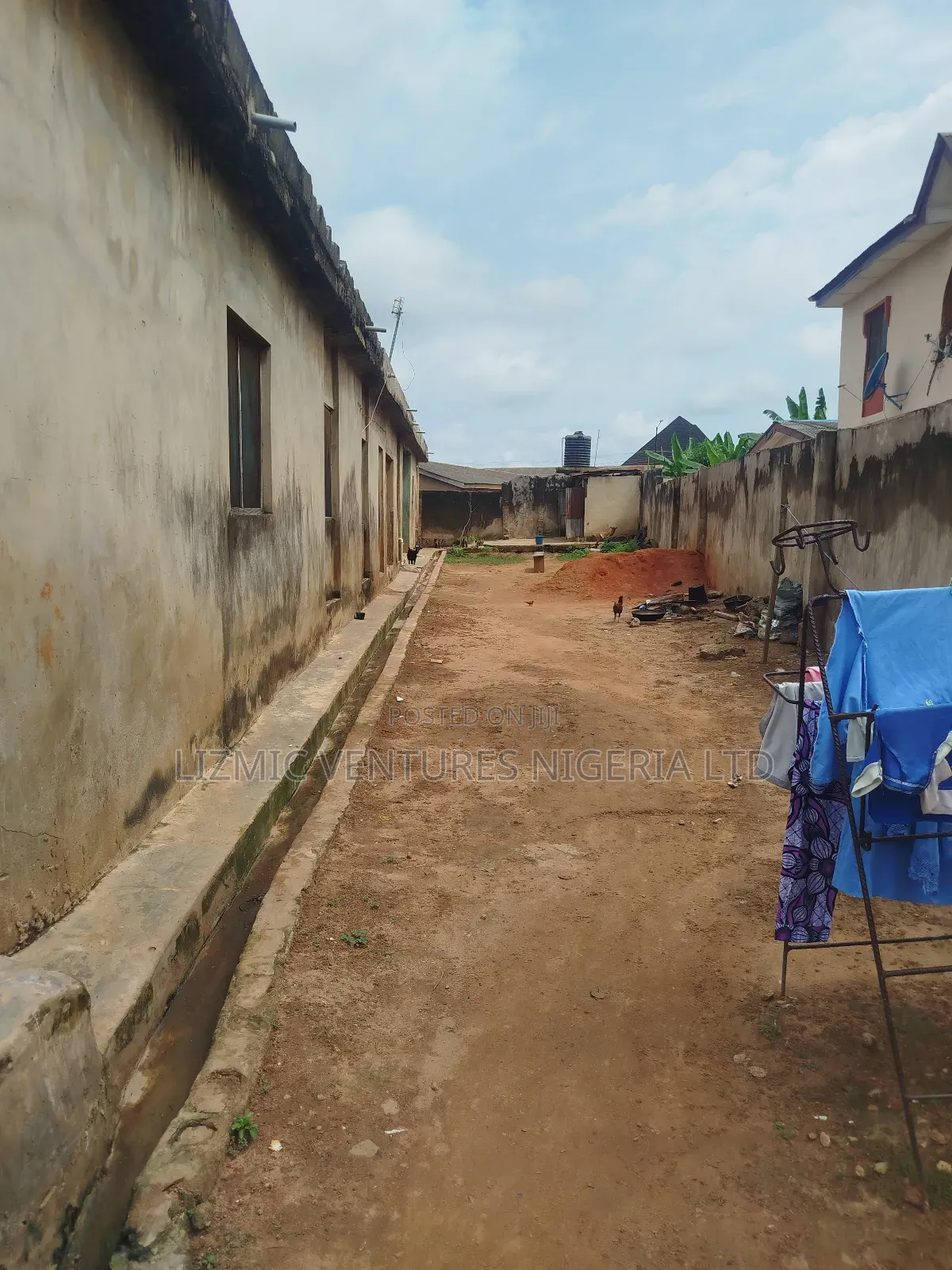 3bdrm Apartment in Isuti Rd, Igando / Ikotun/Igando for sale in Igando / Ikotun/Igando