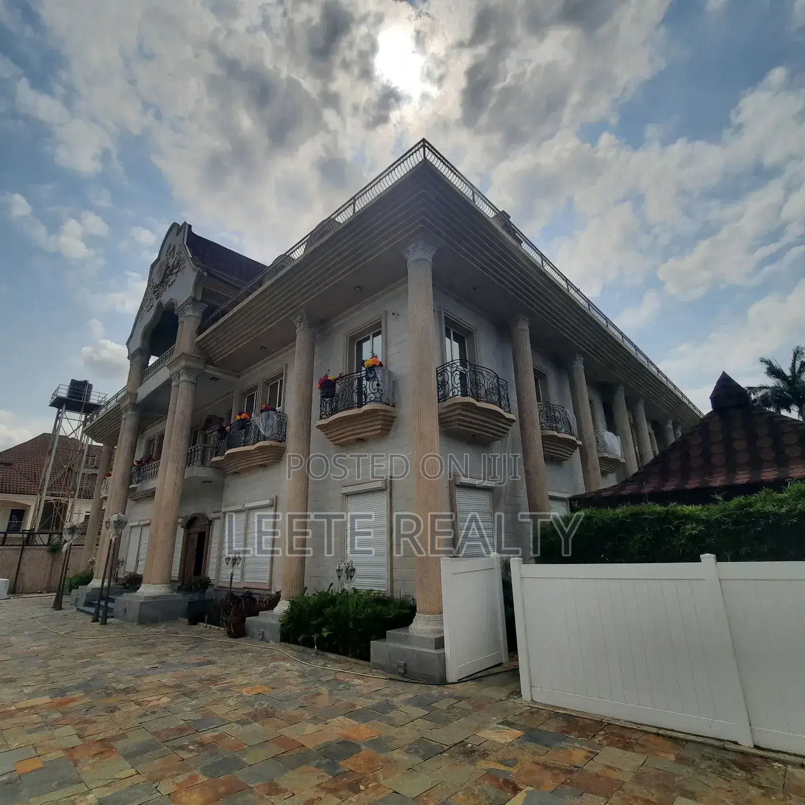 Furnished 9bdrm Mansion in Maitama for sale in Maitama