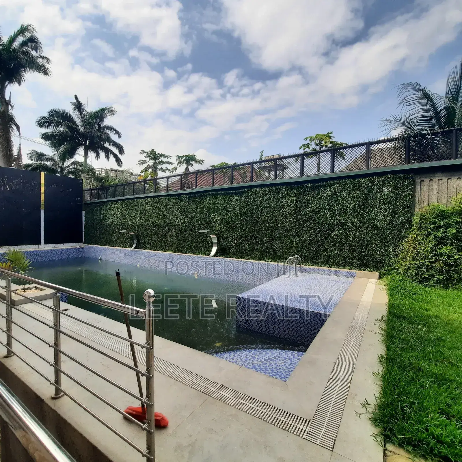 Furnished 9bdrm Mansion in Maitama for sale in Maitama