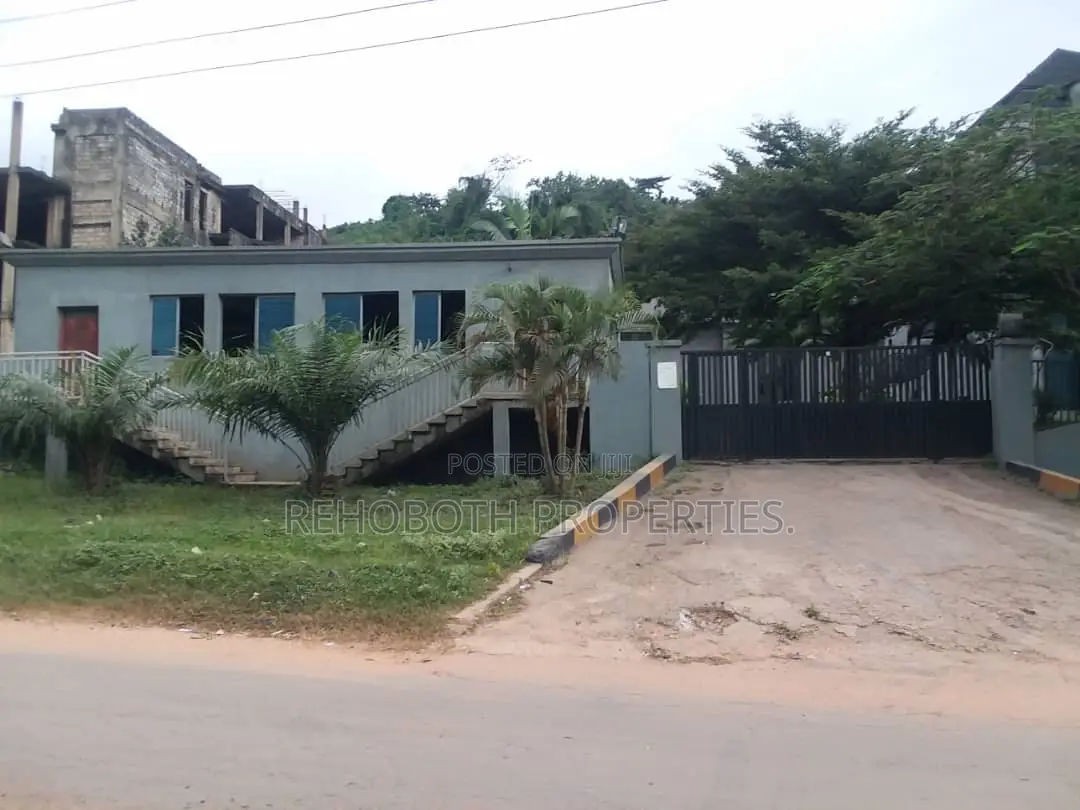 A Tastefully Finished Event Centre in CHallenge / Ibadan