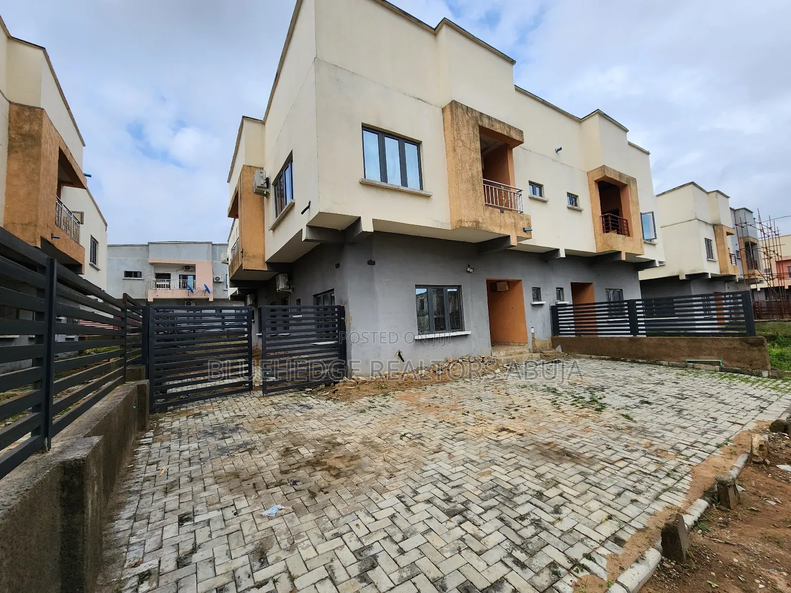 4bdrm Duplex in Phase 2, Life Camp for sale in Life Camp