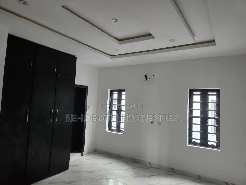 5bdrm Duplex in Larry Estate, Oluyole for sale in Oluyole