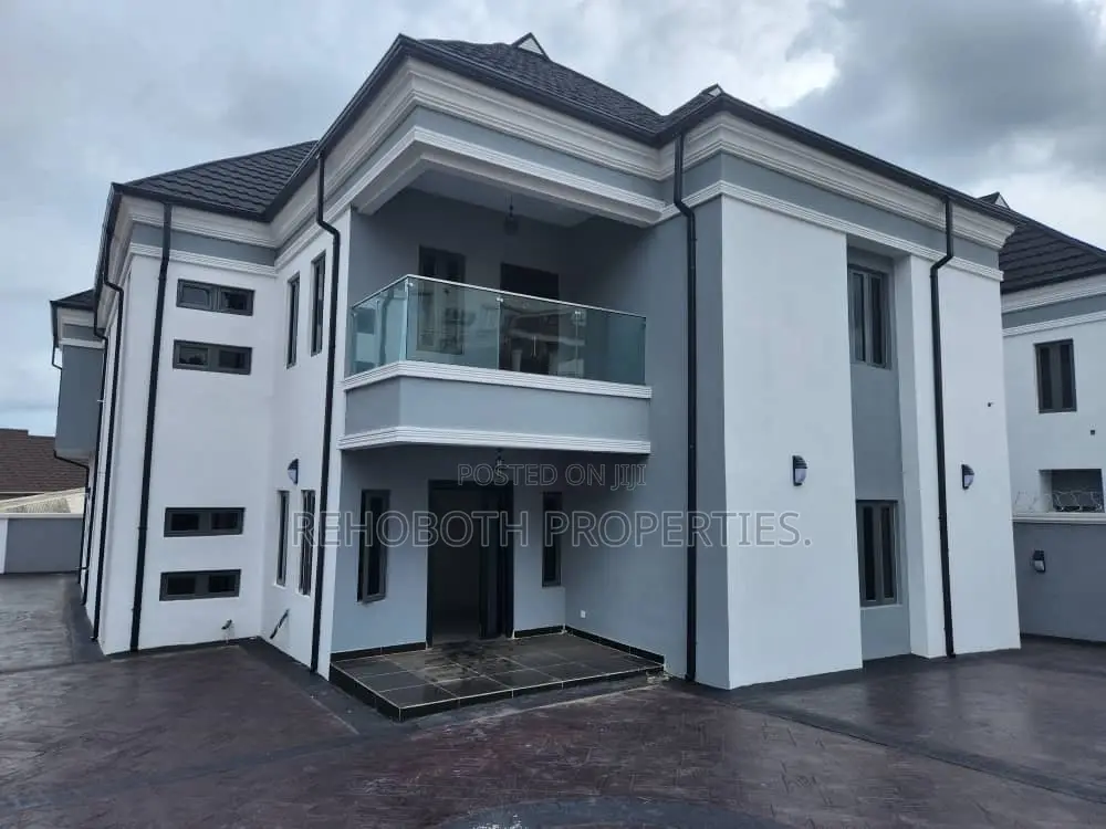 5bdrm Duplex in Larry Estate, Oluyole for sale in Oluyole
