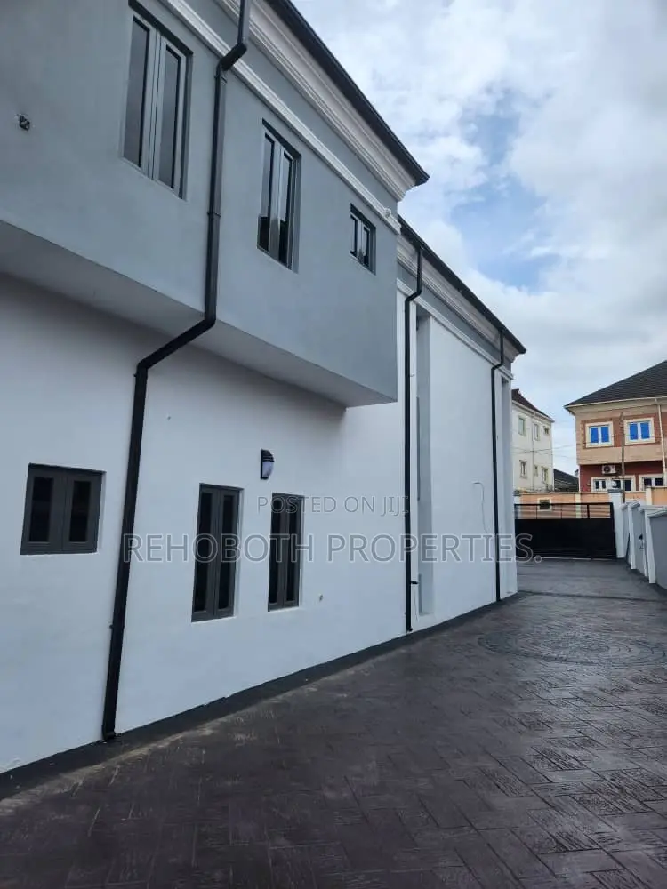 5bdrm Duplex in Larry Estate, Oluyole for sale in Oluyole