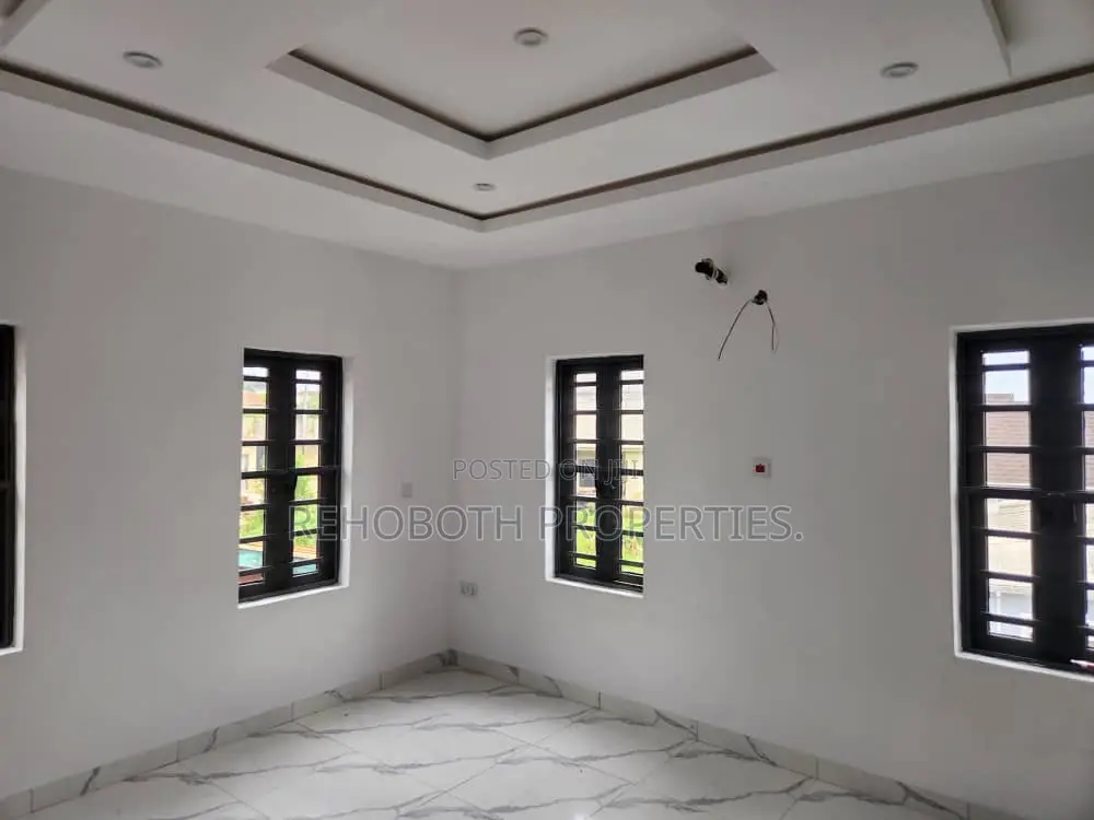 5bdrm Duplex in Larry Estate, Oluyole for sale in Oluyole