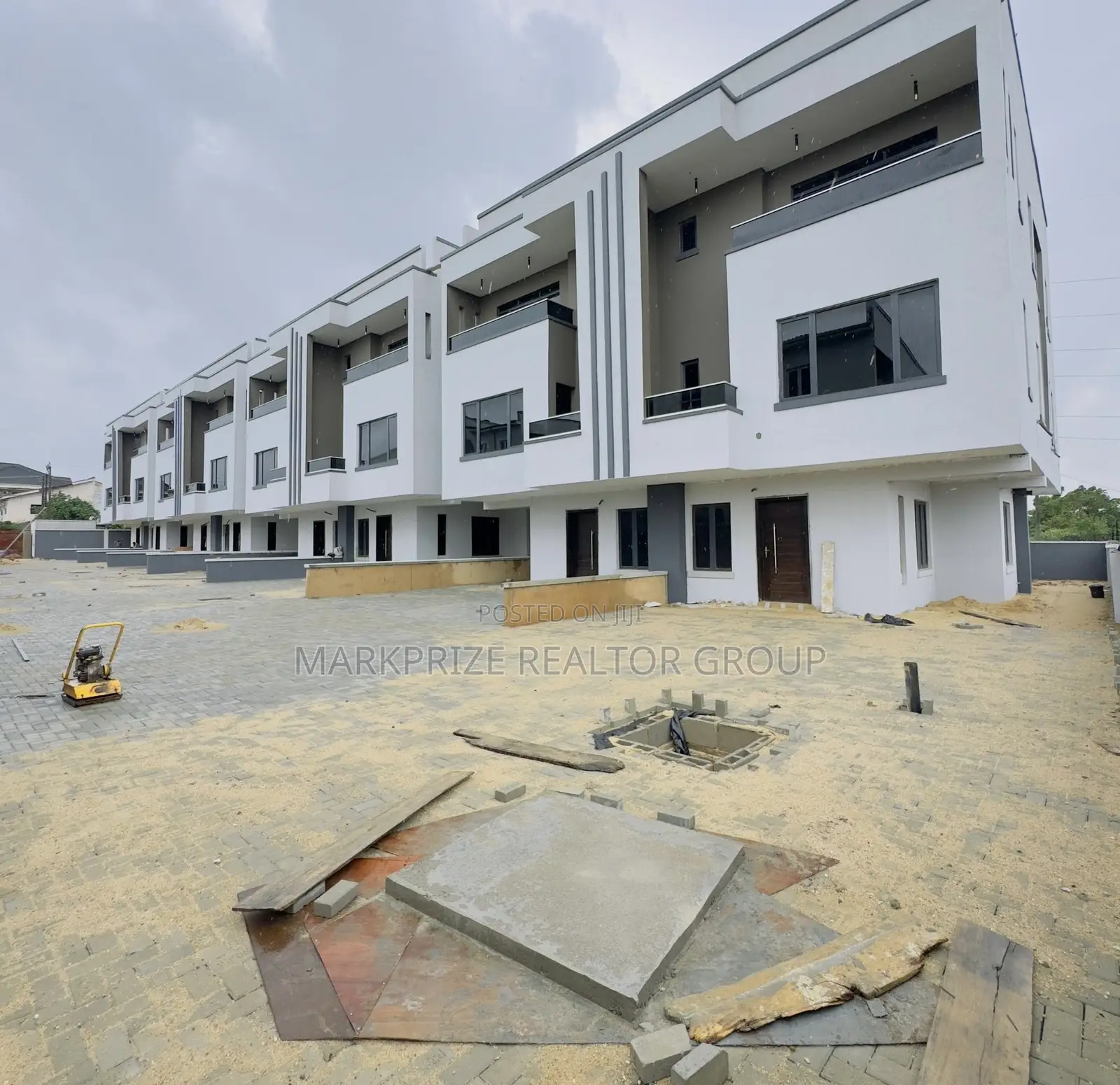 4bdrm Duplex in Ogudu Gra 1 Lagos for sale in Ogudu GRA