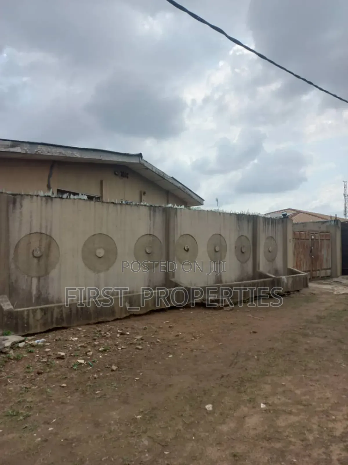 6bdrm Bungalow in Alarere Area, Iwo Road for sale in Iwo Road