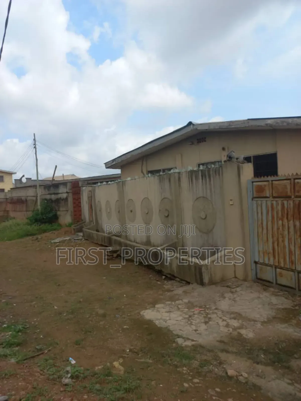 6bdrm Bungalow in Alarere Area, Iwo Road for sale in Iwo Road