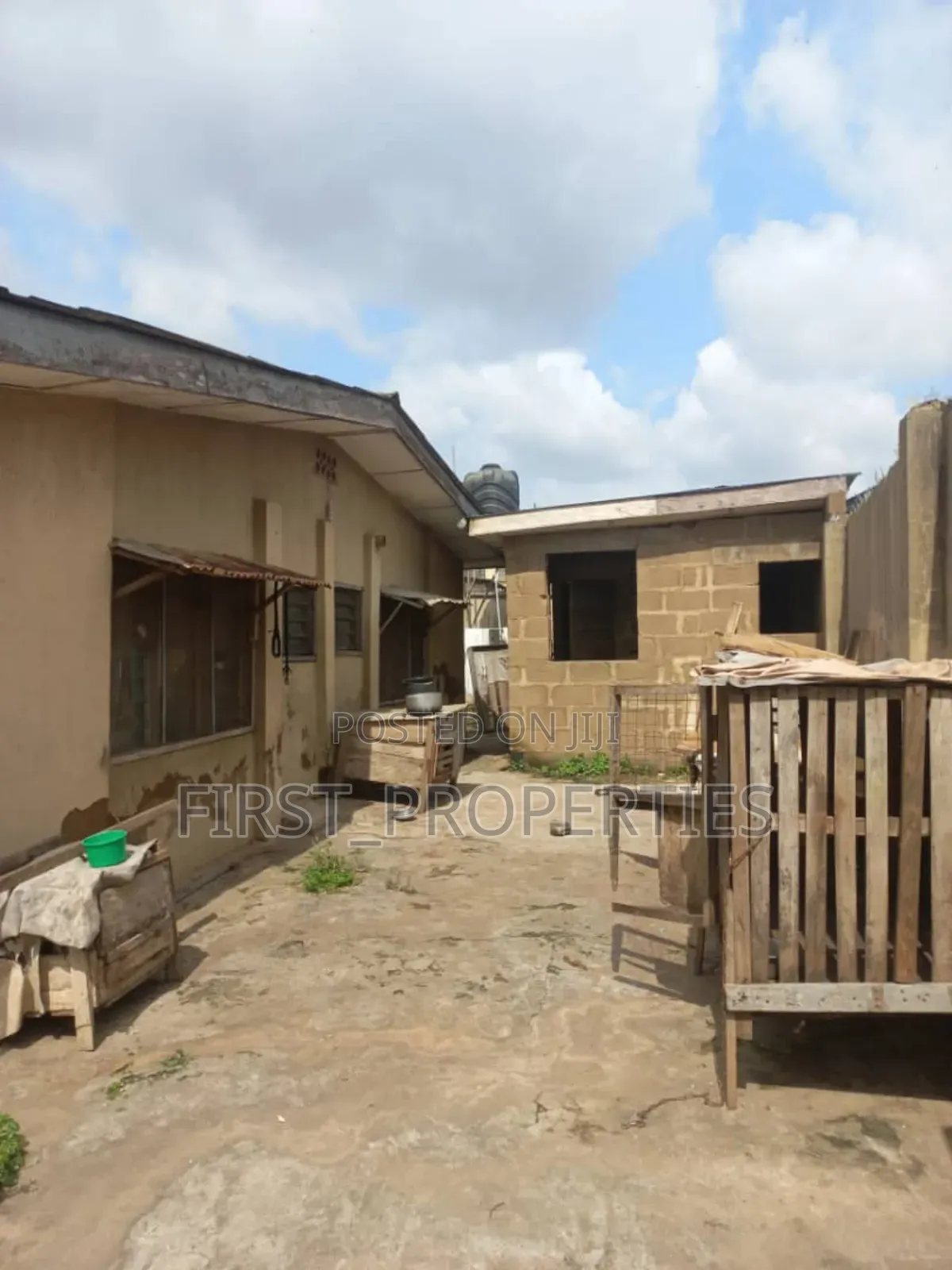 6bdrm Bungalow in Alarere Area, Iwo Road for sale in Iwo Road