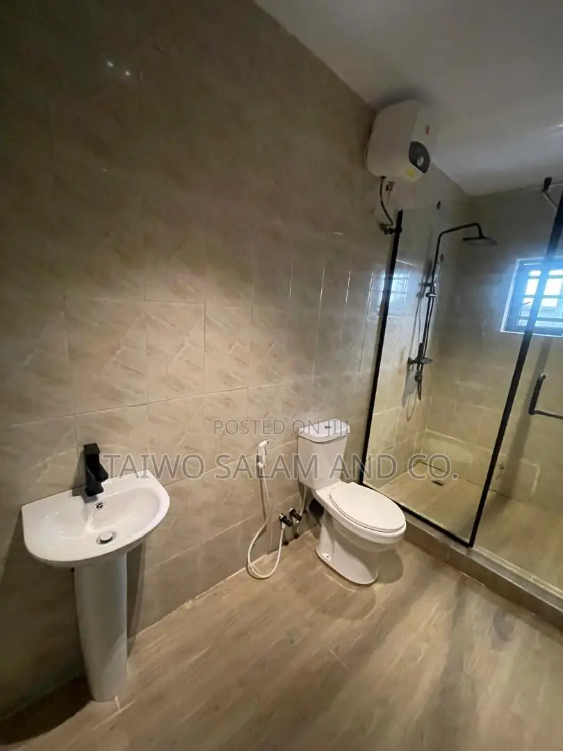 4bdrm Duplex in Jericho for sale in Jericho