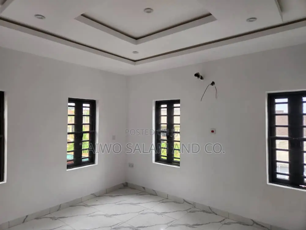 5bdrm Duplex in Akala Express for sale in Akala Express