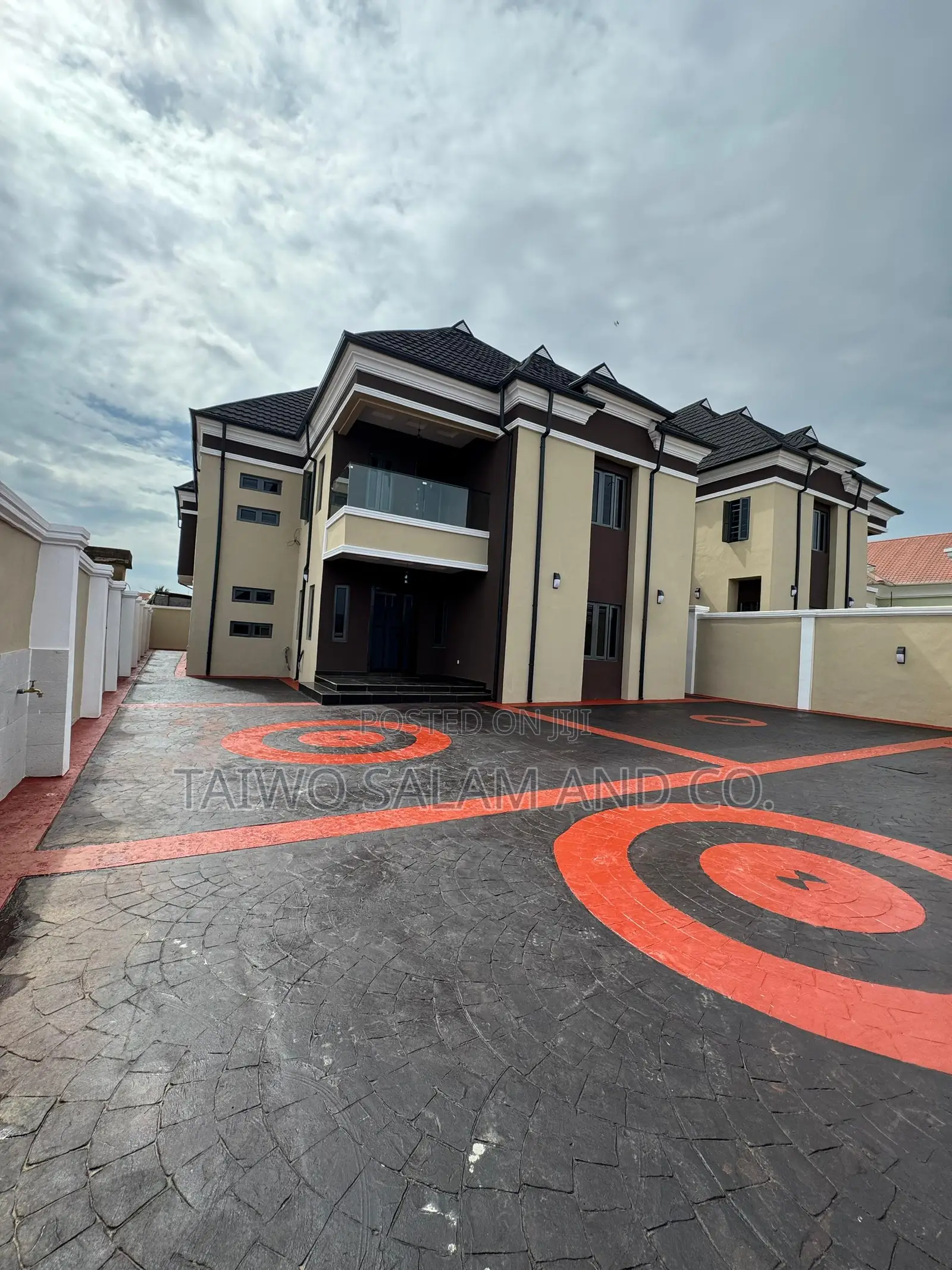 5bdrm Duplex in Oluyole Estate for sale in Oluyole Estate