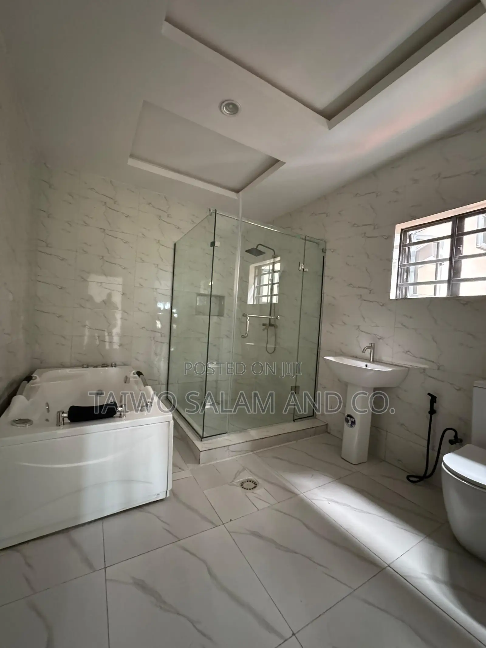 5bdrm Duplex in Oluyole Estate for sale in Oluyole Estate