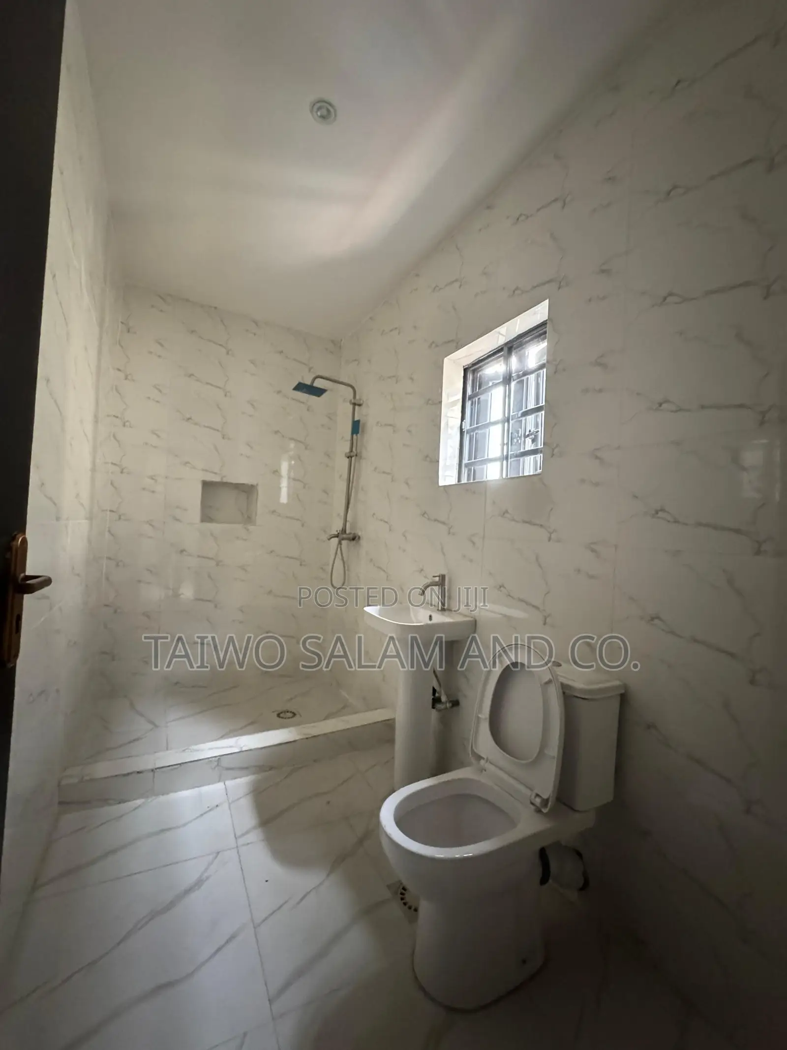 5bdrm Duplex in Oluyole Estate for sale in Oluyole Estate
