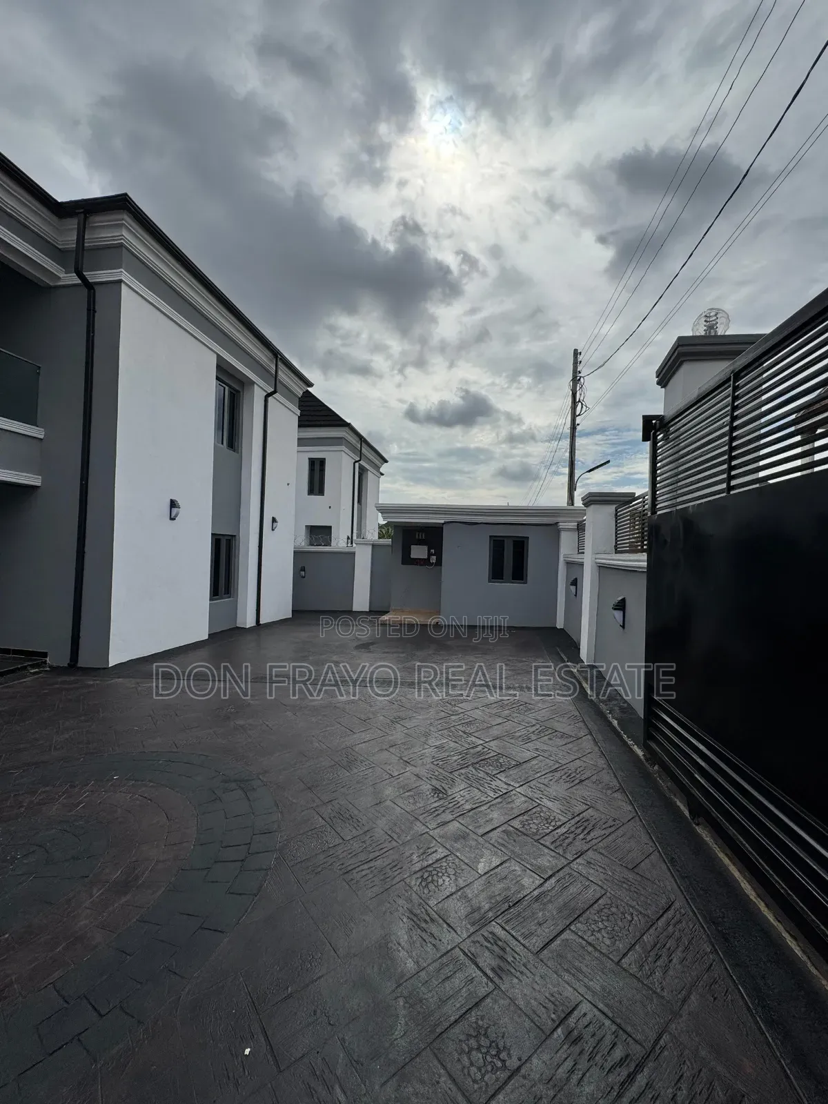 4bdrm Duplex in Oluyole Estate for sale in Oluyole Estate