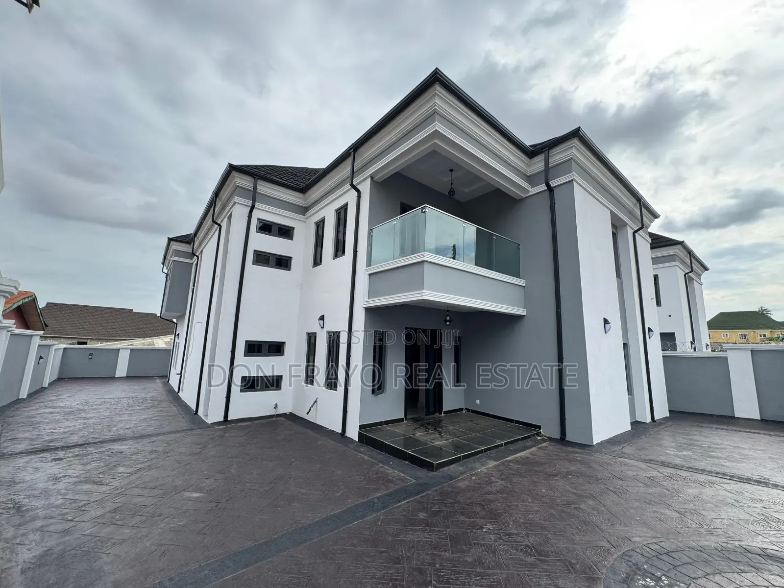 4bdrm Duplex in Oluyole Estate for sale in Oluyole Estate