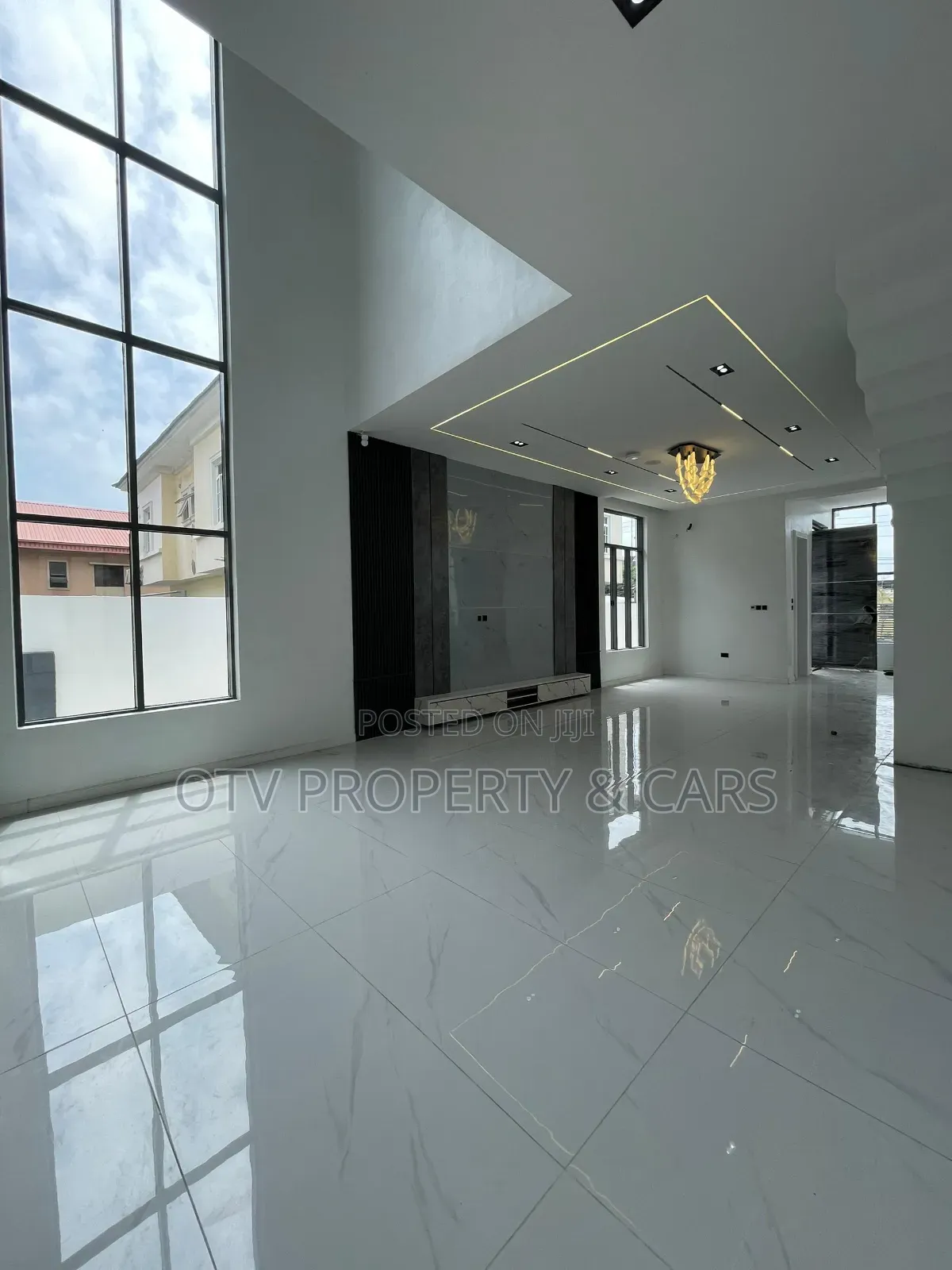Furnished 5bdrm Duplex in Chevron for sale in Chevron