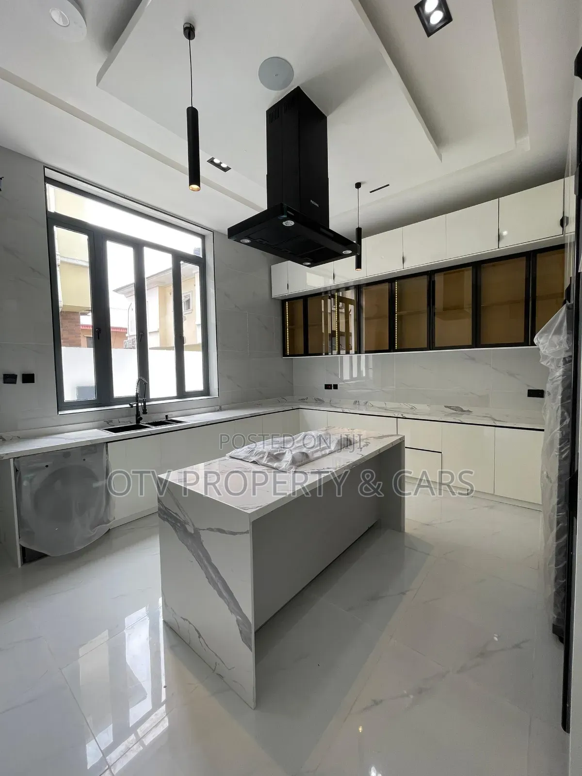 Furnished 5bdrm Duplex in Chevron for sale in Chevron
