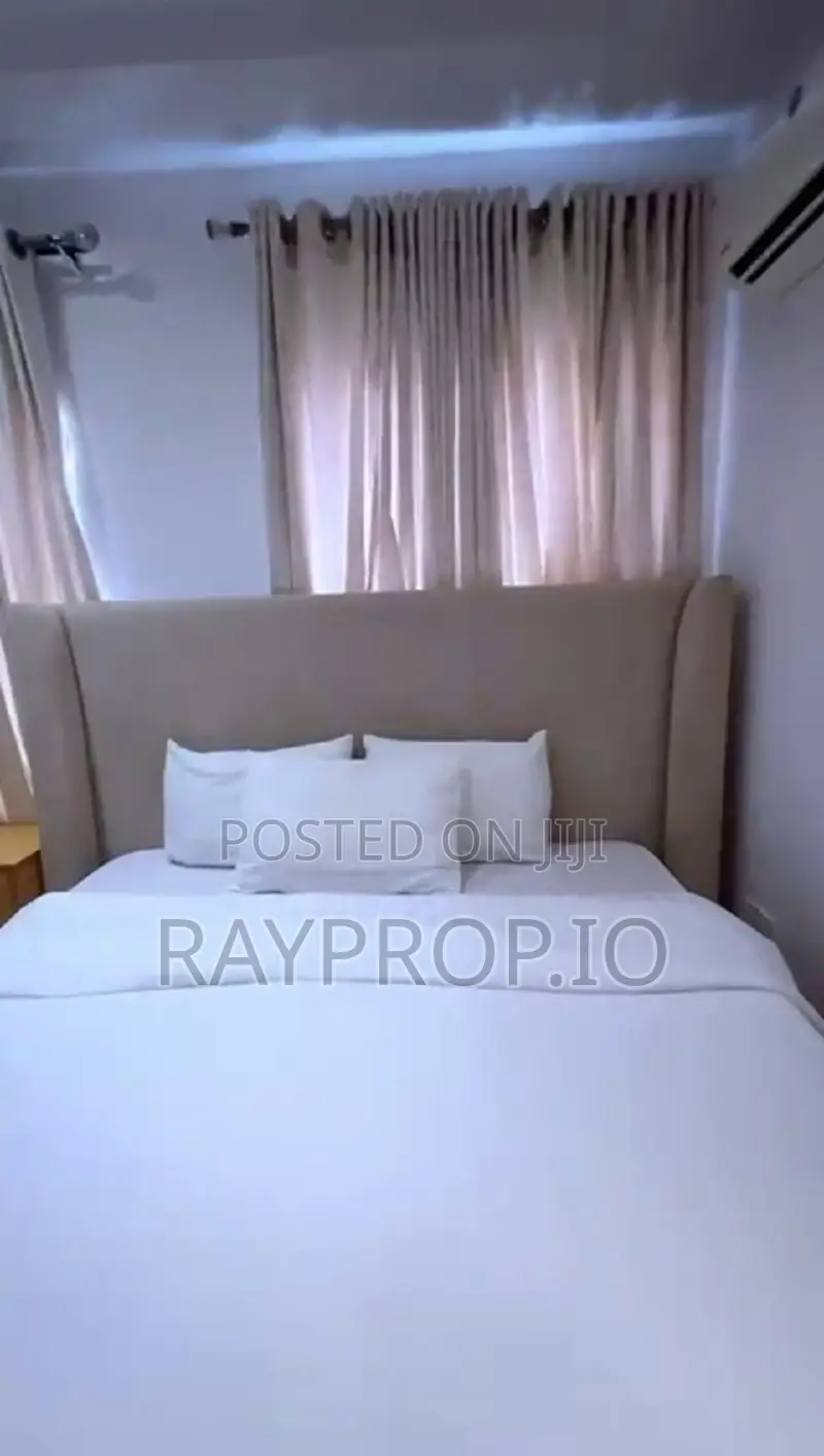 911779ug - 3 Bedroom Shortlet in Lekki Phase 1 in Lekki Phase 1