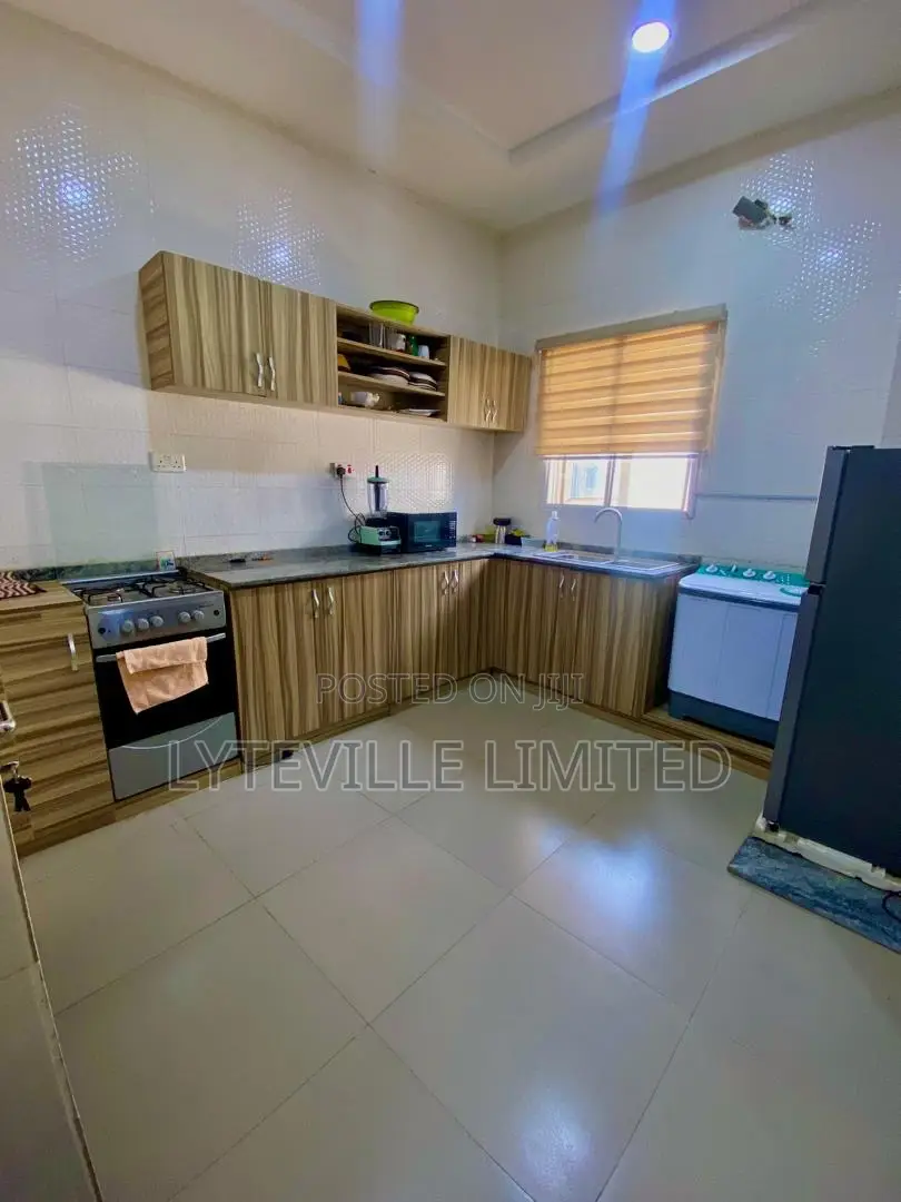 Cozy 3 Bedroom Apartment in Utako