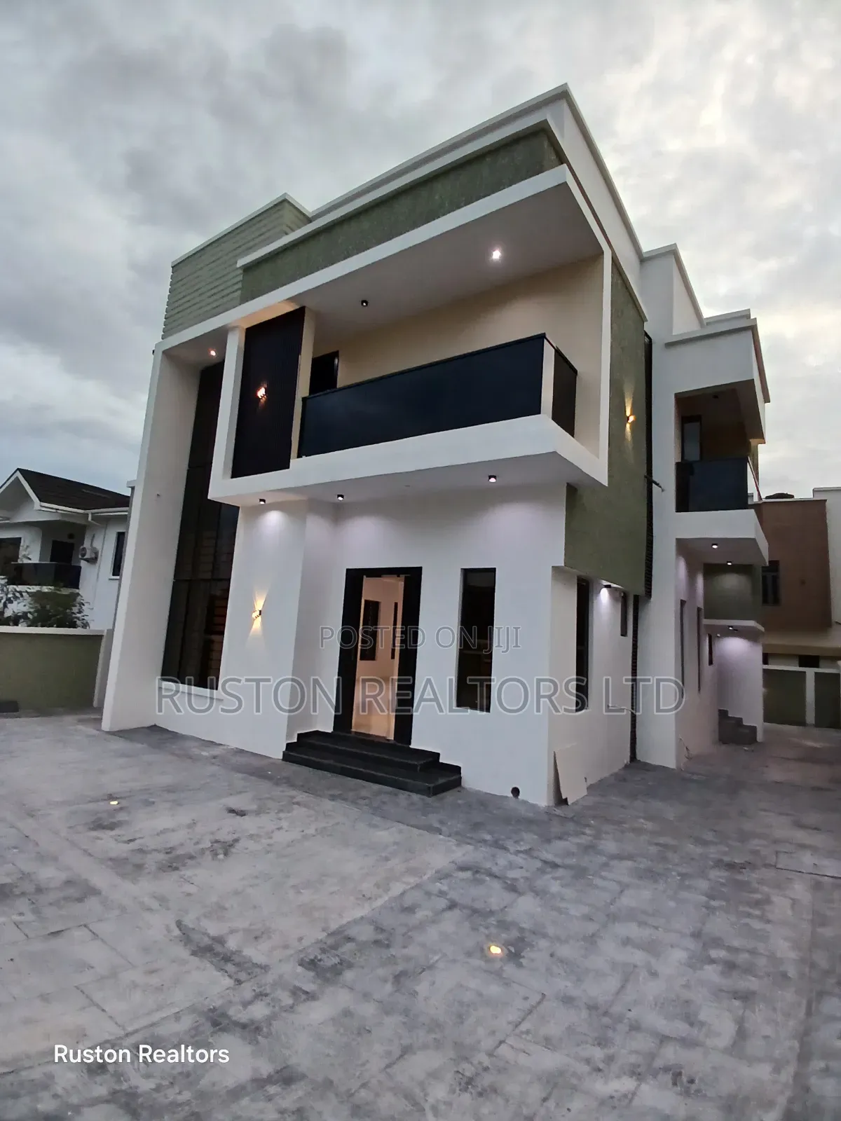 5bdrm Duplex in Akobo for sale in Akobo