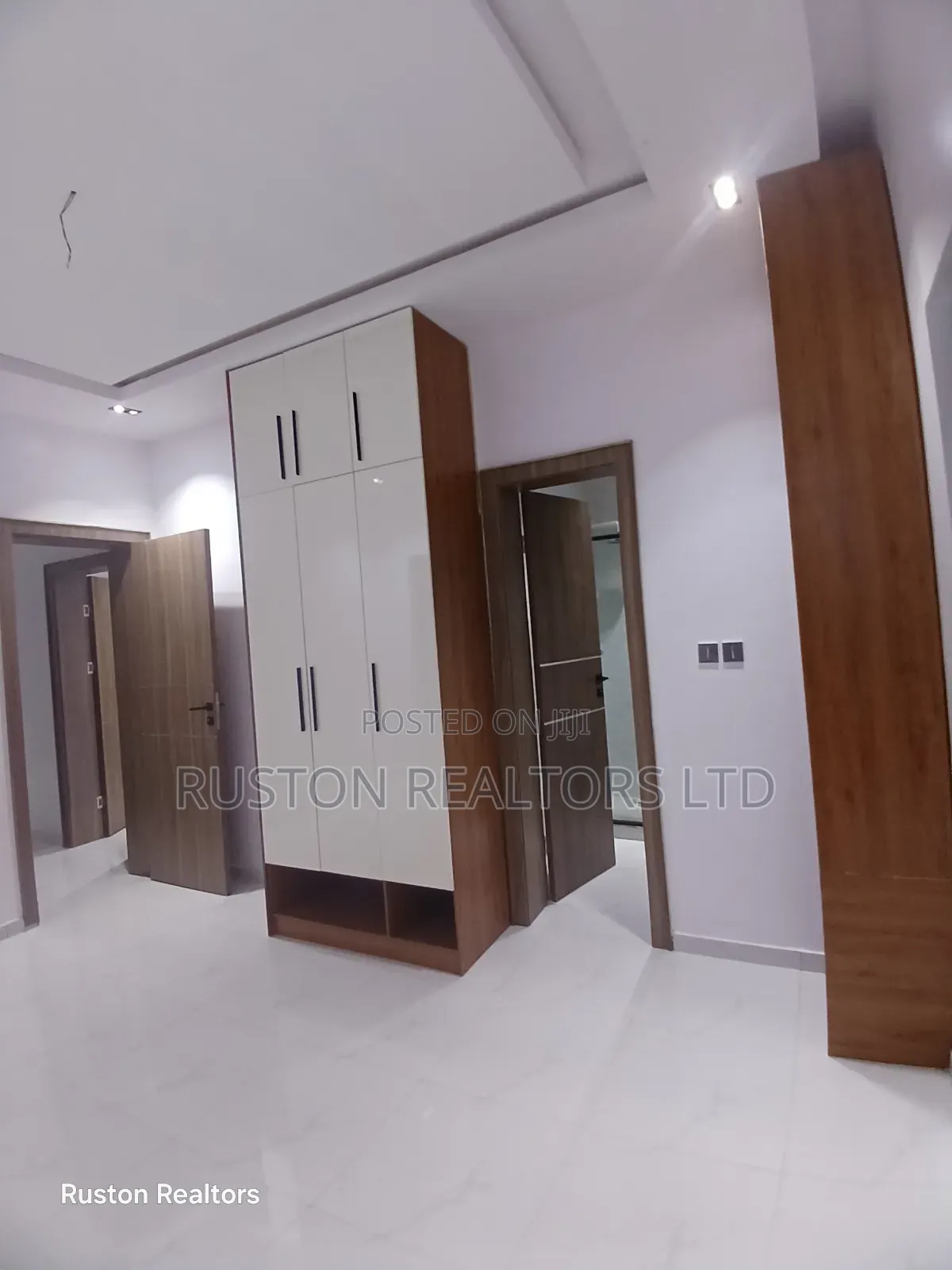 5bdrm Duplex in Akobo for sale in Akobo