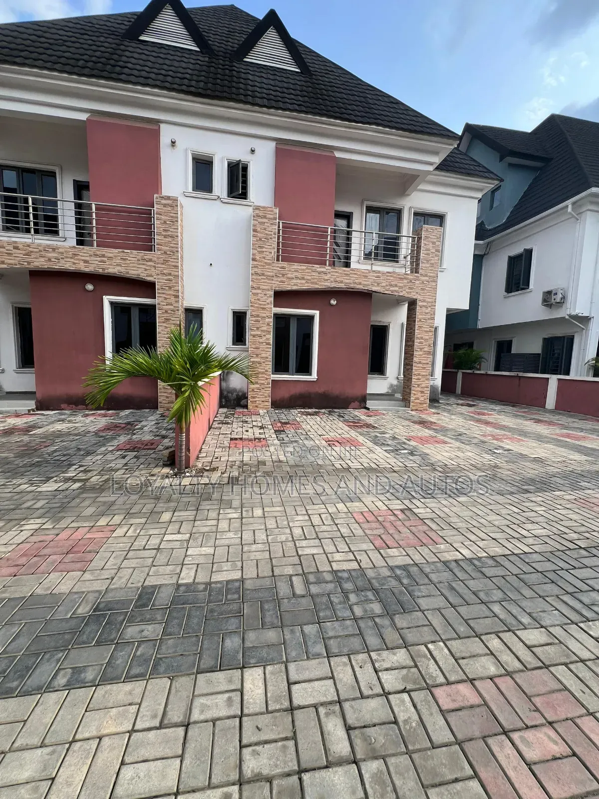 4bdrm Duplex in A Mini Estate By for sale in Ikeja GRA