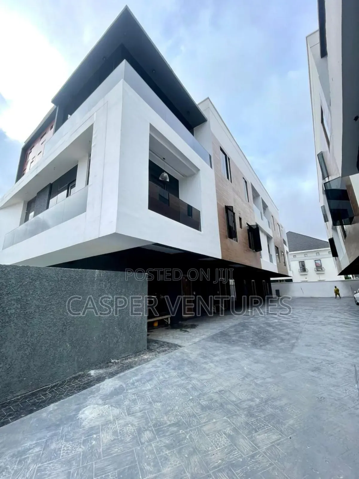 4bdrm Townhouse/Terrace in Adebayo, Lekki Phase 1 for sale in Lekki Phase 1