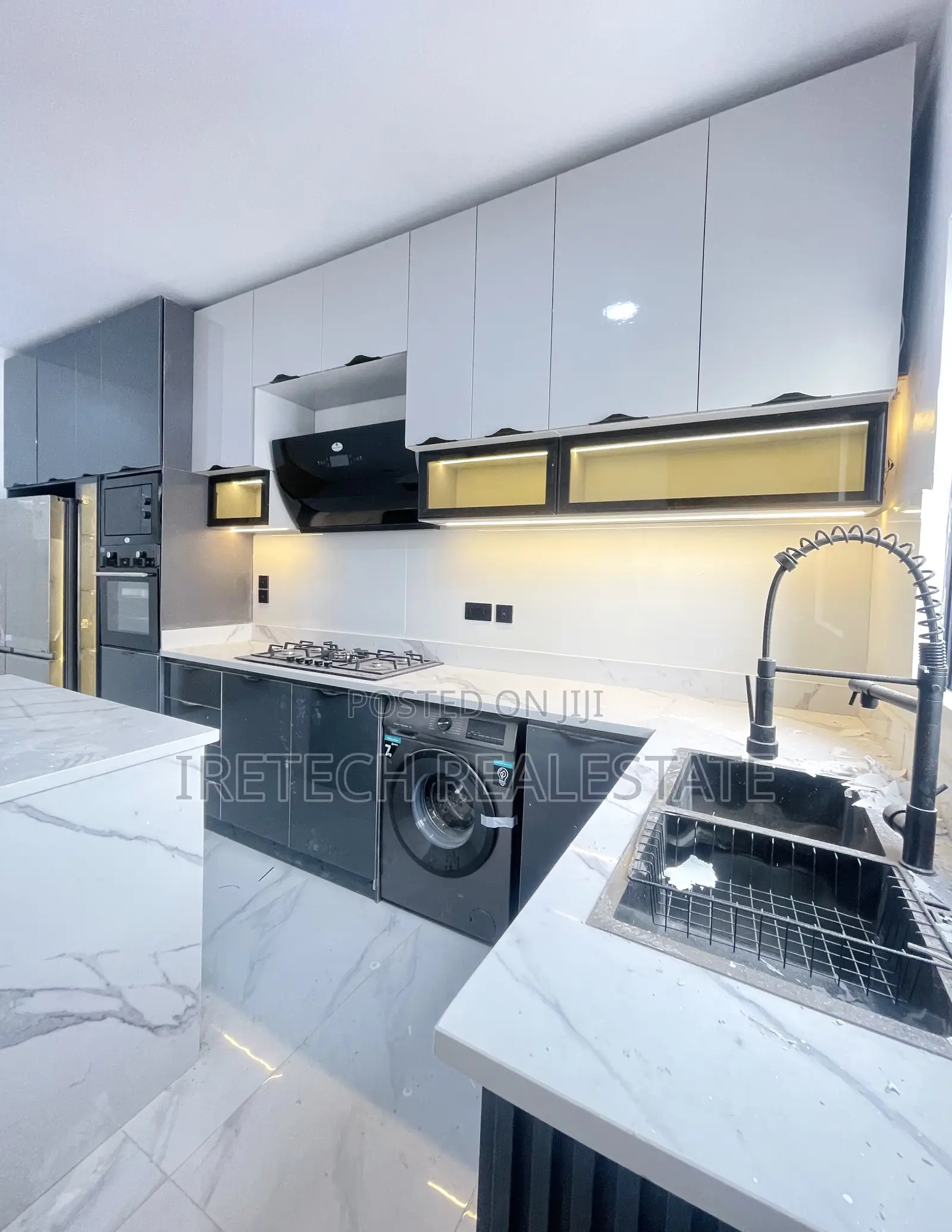 2bdrm Apartment in Lekki Phase 1 for sale in Lekki