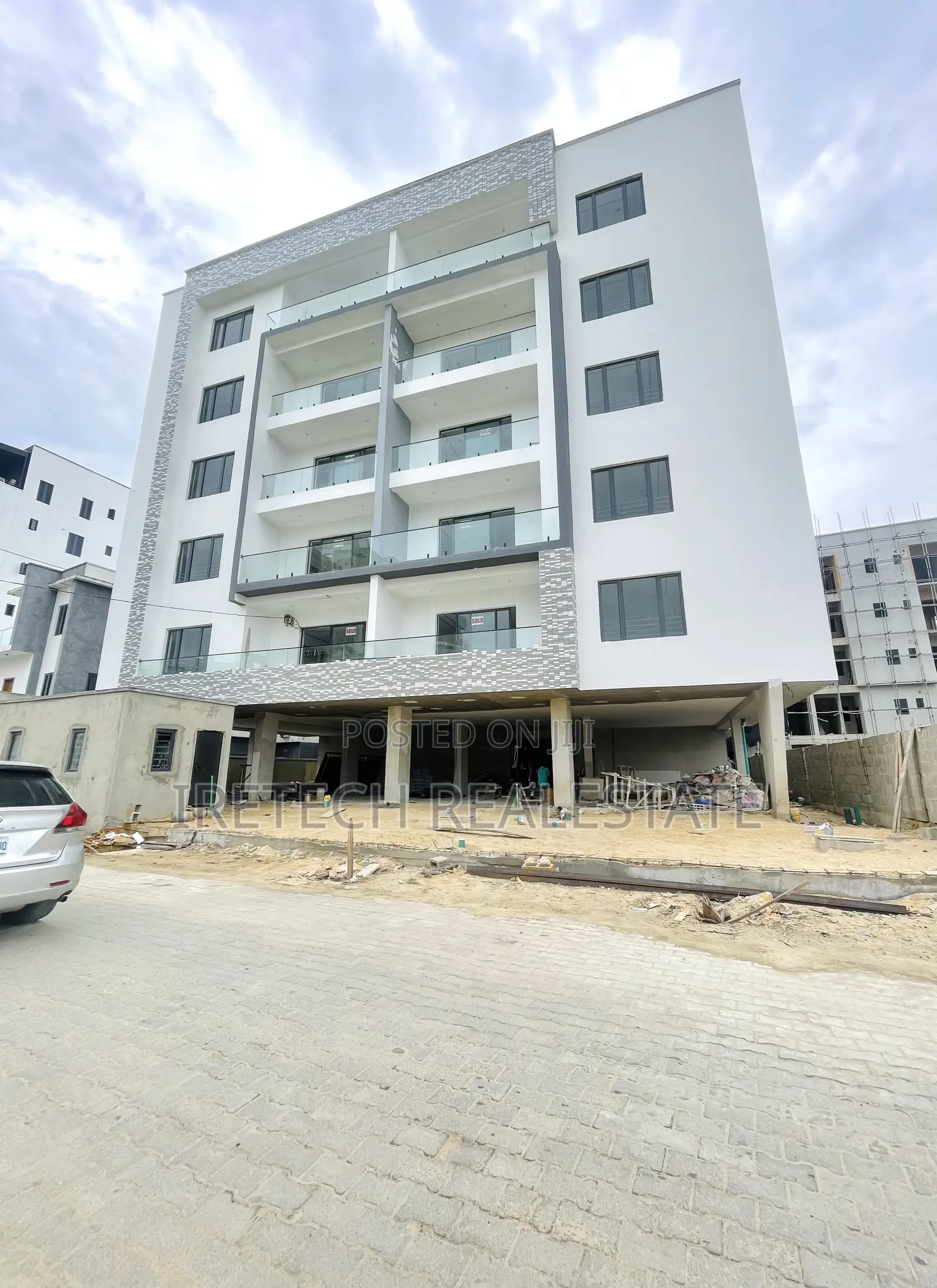 2bdrm Apartment in Lekki Phase 1 for sale in Lekki