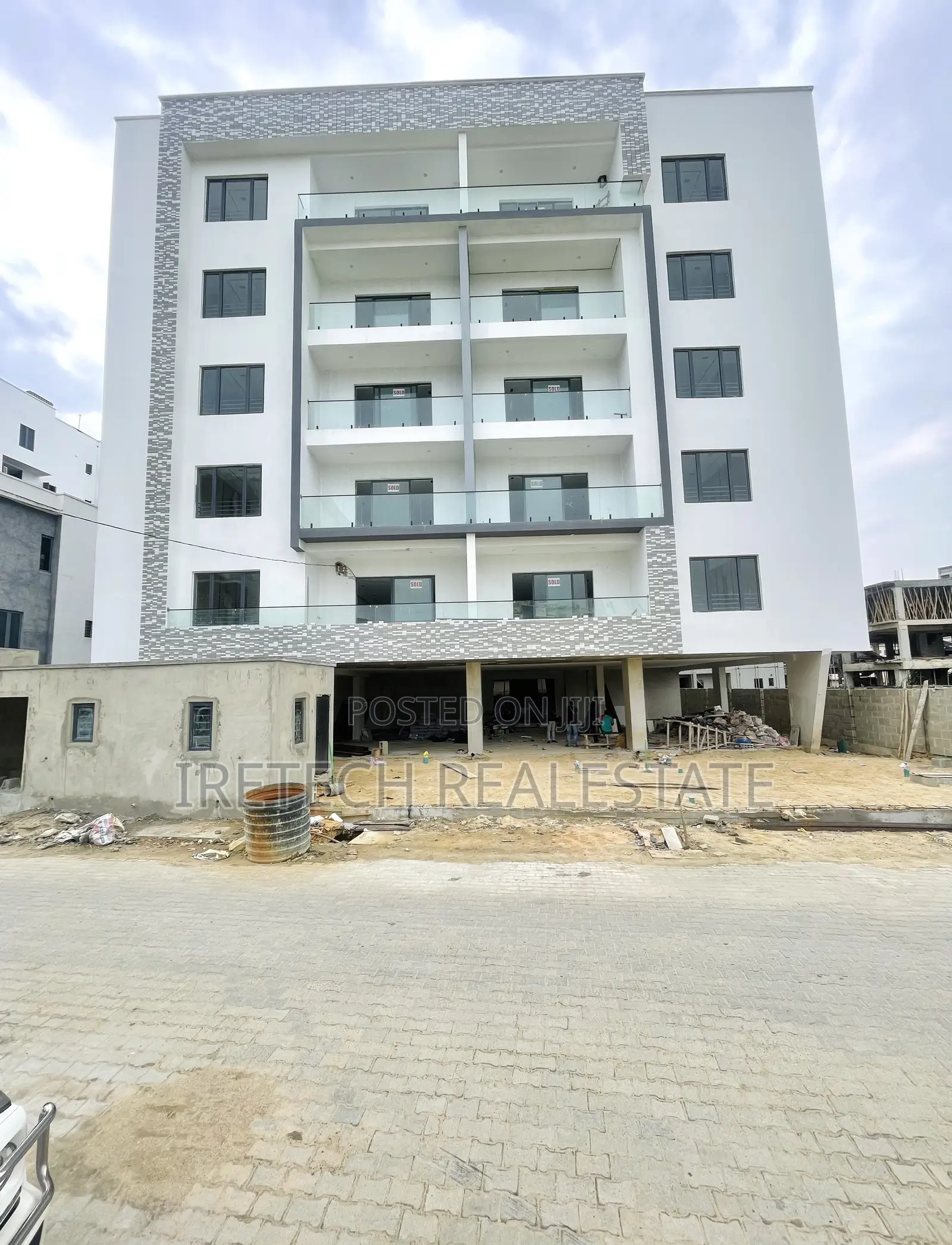 2bdrm Apartment in Lekki Phase 1 for sale in Lekki