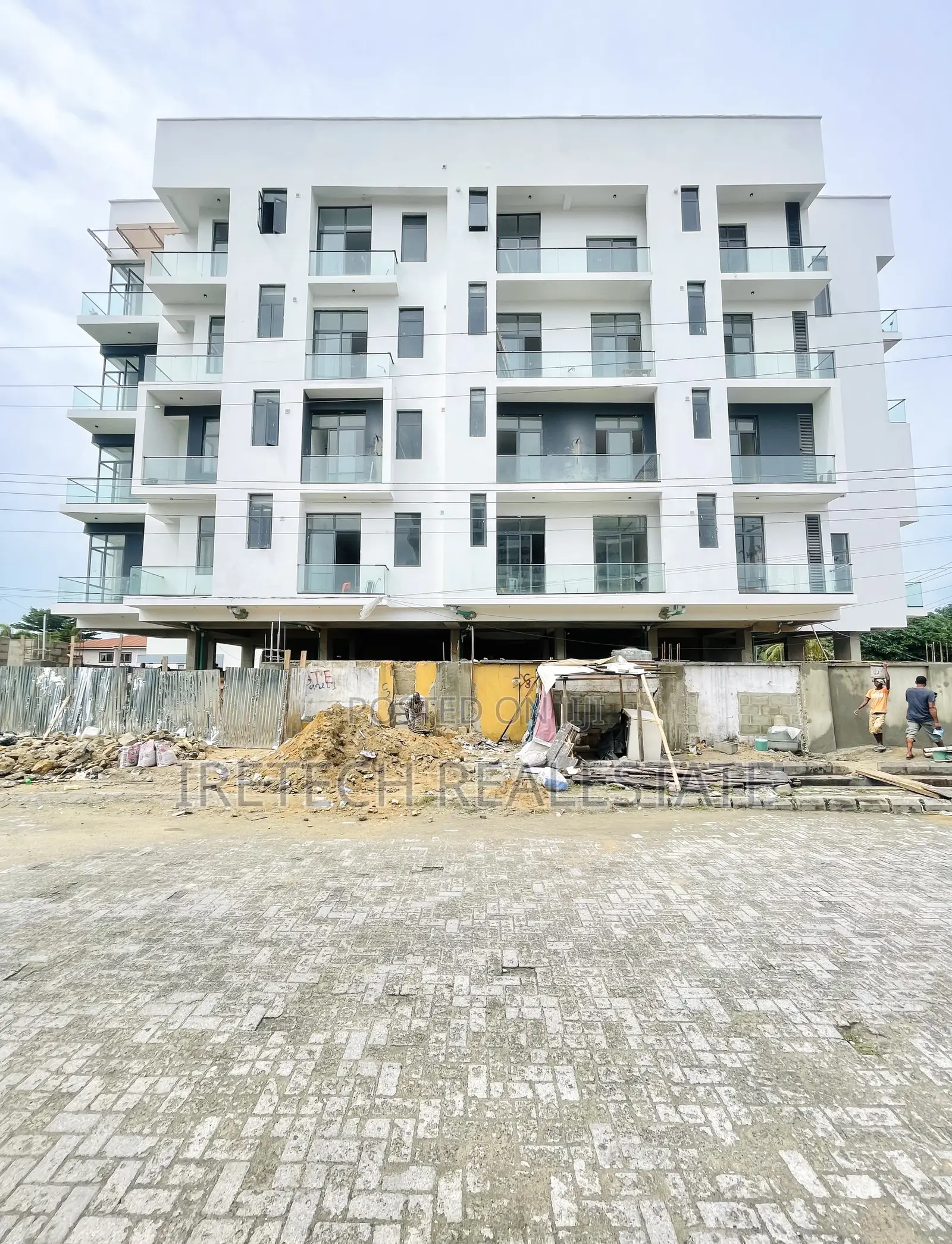 2bdrm Apartment in Lekki Phase 1 Proper for sale in Lekki