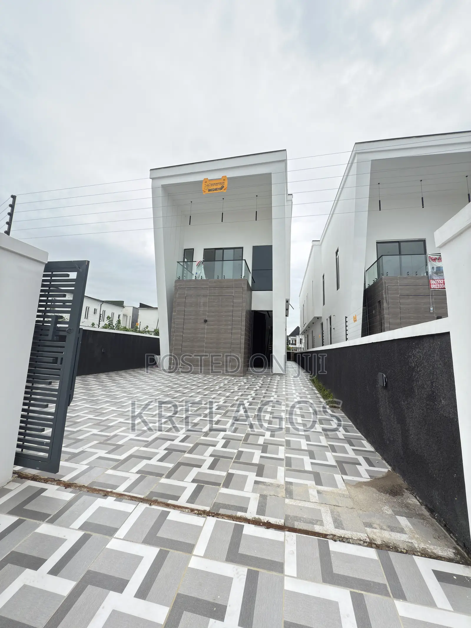 5bdrm Duplex in Orchid, Chevron for sale in Chevron