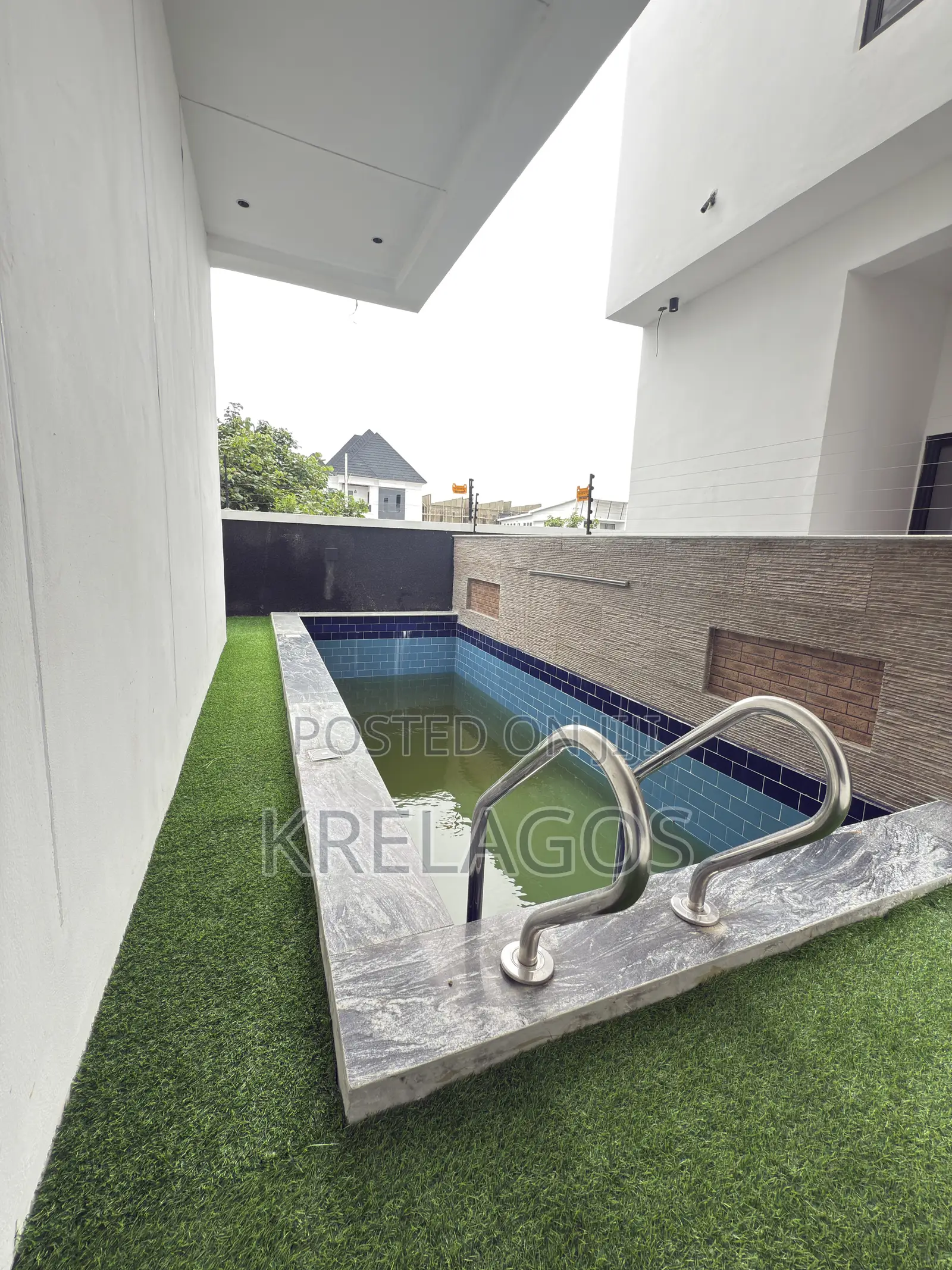 5bdrm Duplex in Orchid, Chevron for sale in Chevron
