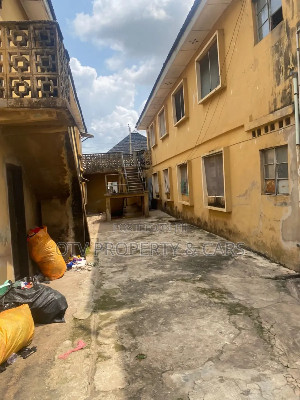 For Sale: A Mixed-Use Building With 3 Bedrooms 8 Room Up 8 Down in Ibadan