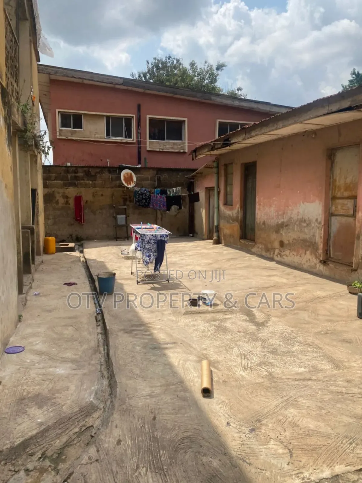 For Sale: A Mixed-Use Building With 3 Bedrooms 8 Room Up 8 Down in Ibadan