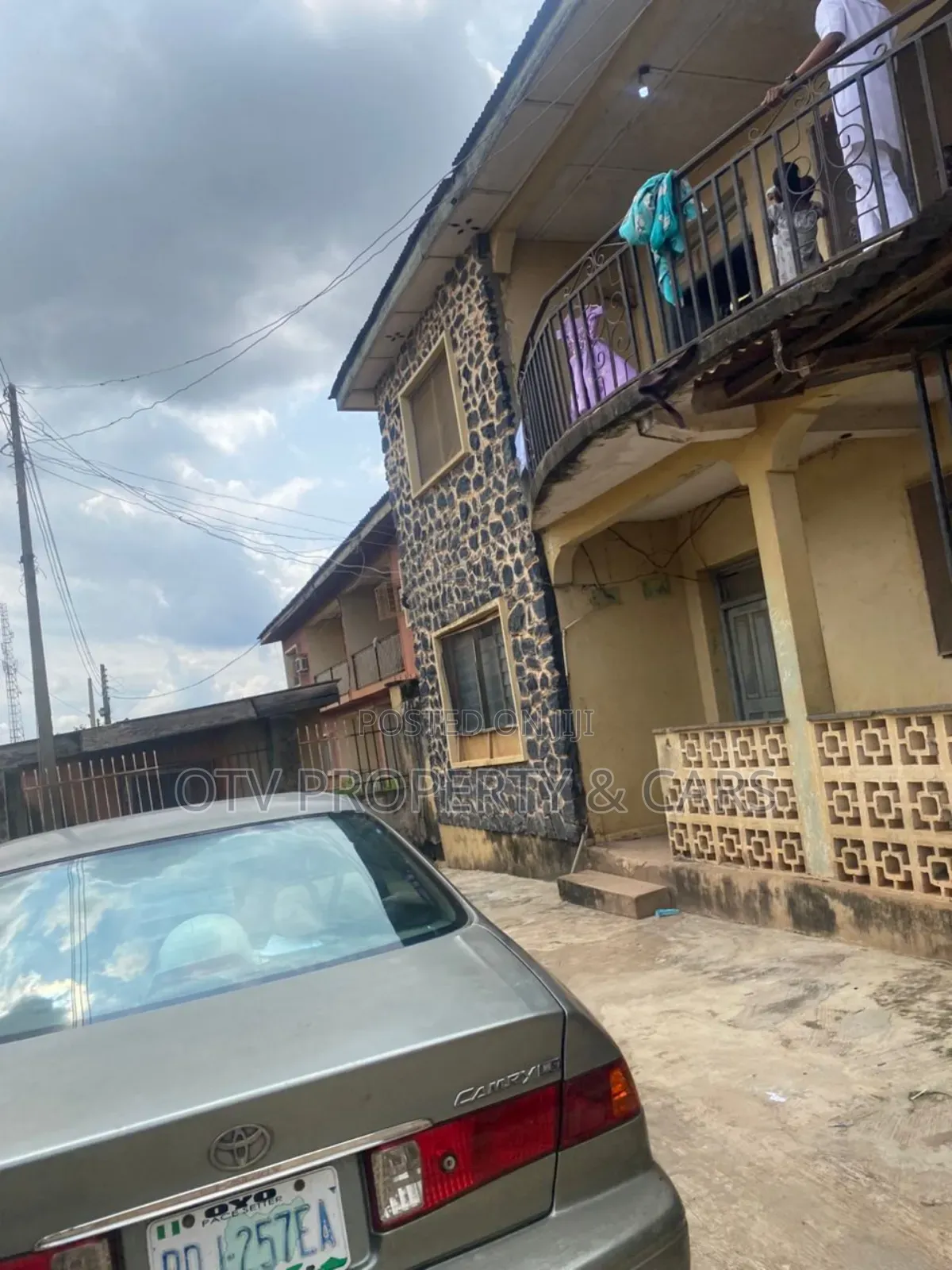 For Sale: A Mixed-Use Building With 3 Bedrooms 8 Room Up 8 Down in Ibadan