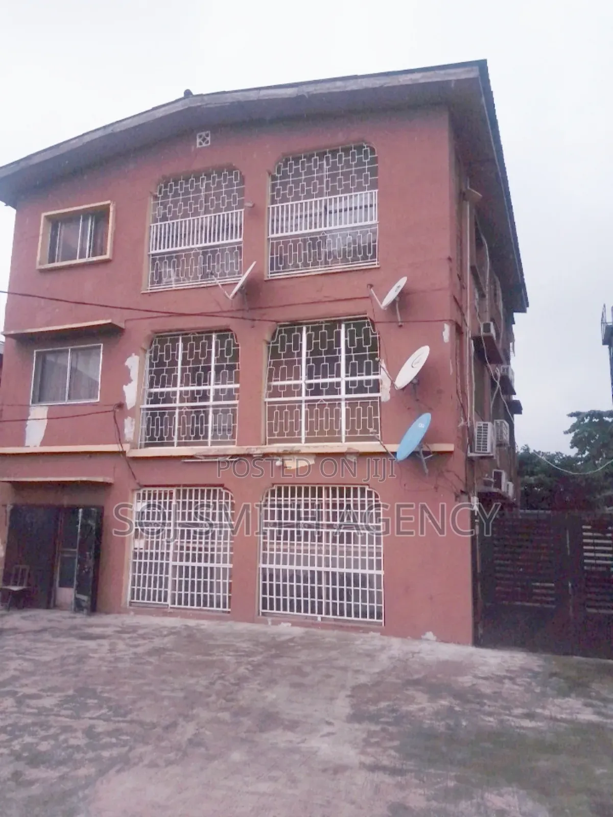 3bdrm Block of Flats in Ojuelegba for sale in Ojuelegba