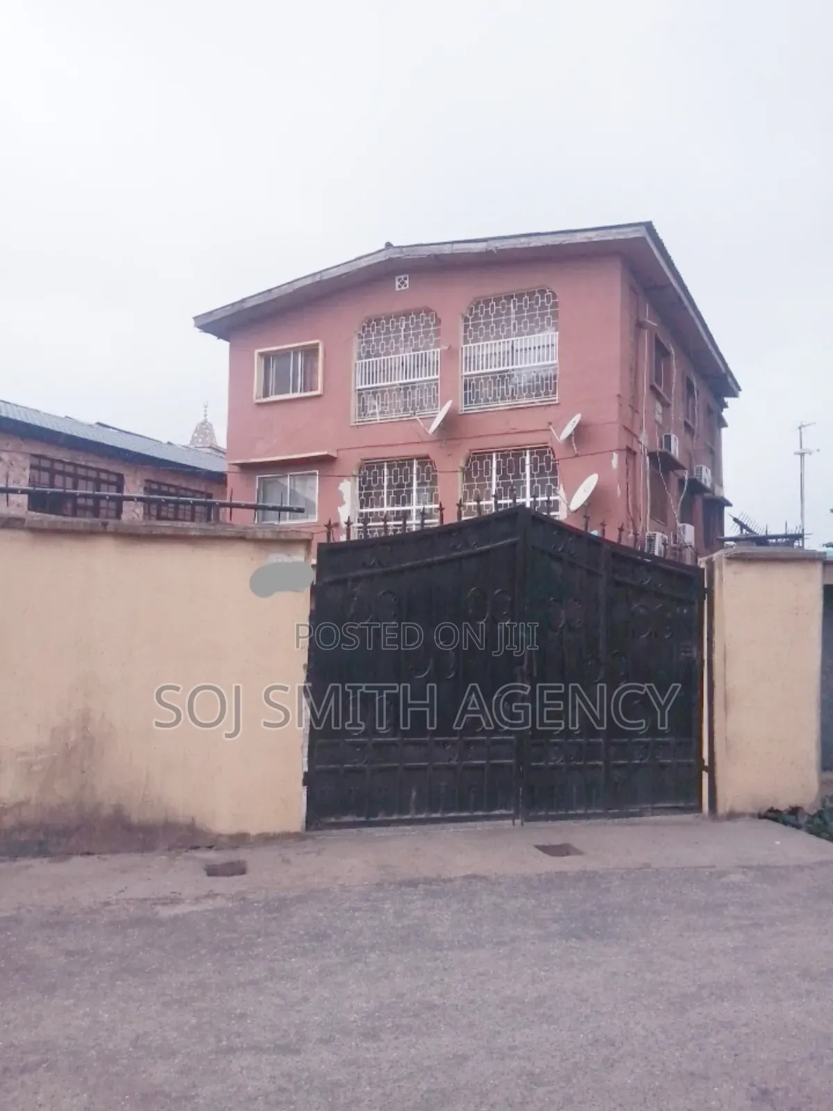3bdrm Block of Flats in Ojuelegba for sale in Ojuelegba