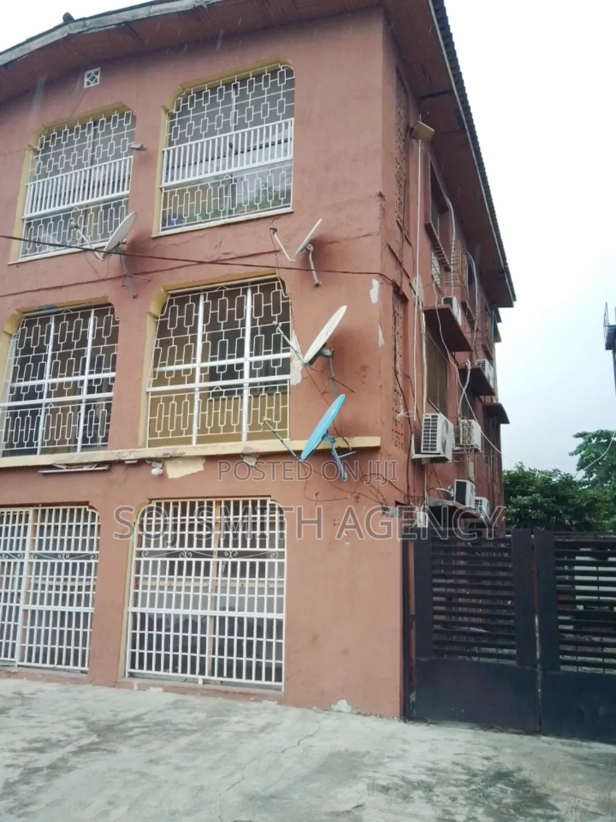 3bdrm Block of Flats in Ojuelegba for sale in Ojuelegba