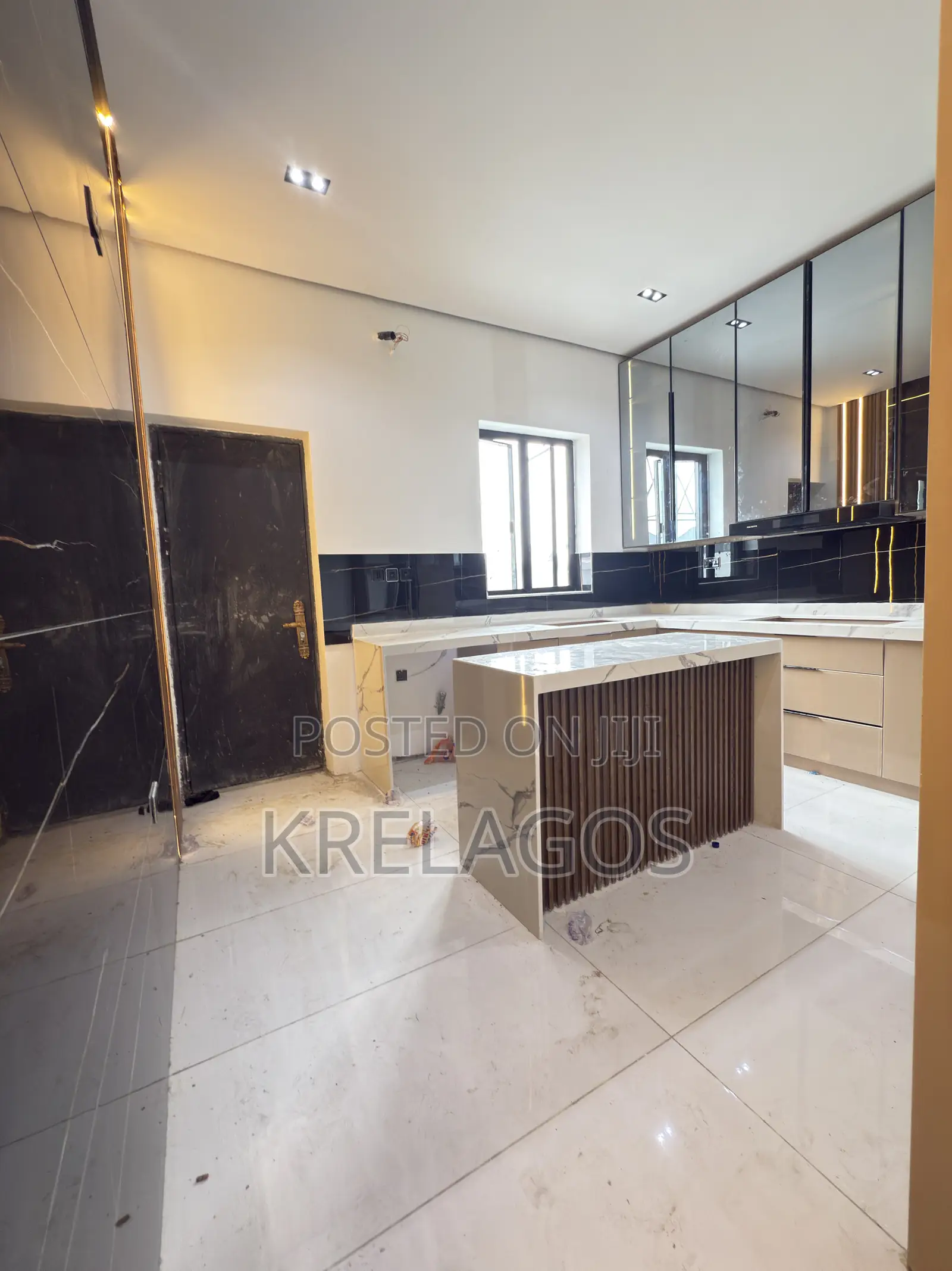 4bdrm Duplex in Orchid, Chevron for sale in Chevron