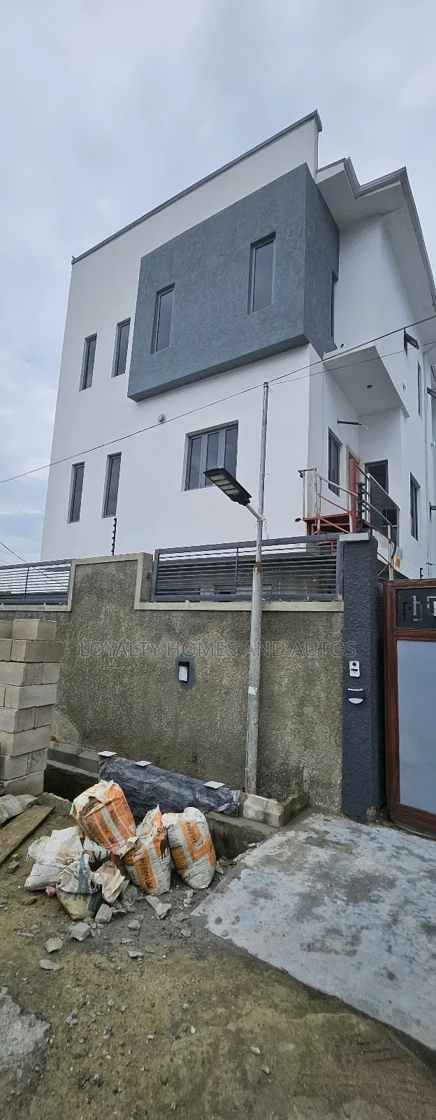 4bdrm Duplex in Adeniyi Jones Ikeja for sale in Adeniyi Jones
