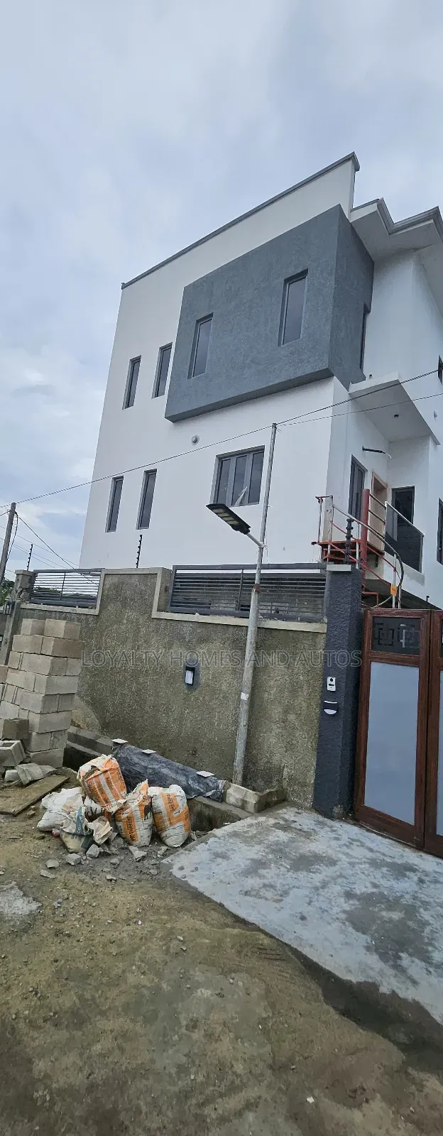 4bdrm Duplex in Adeniyi Jones Ikeja for sale in Adeniyi Jones