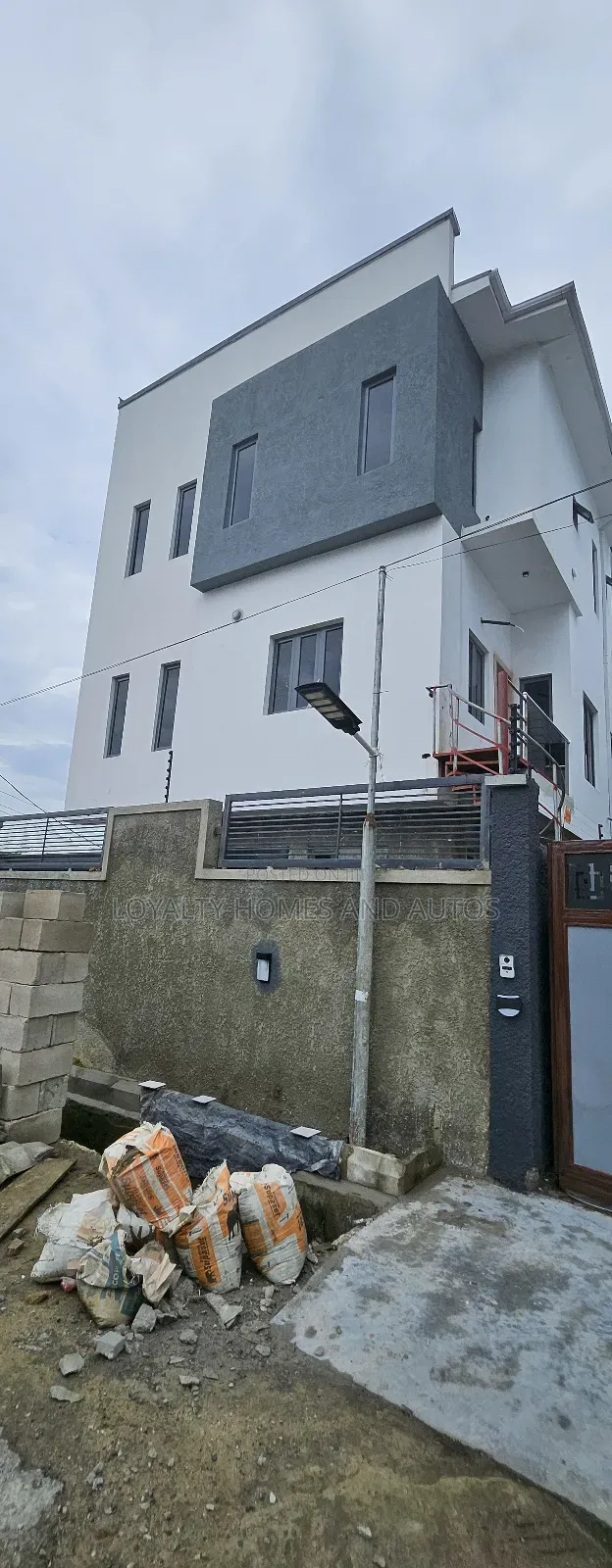4bdrm Duplex in Adeniyi Jones Ikeja for sale in Adeniyi Jones