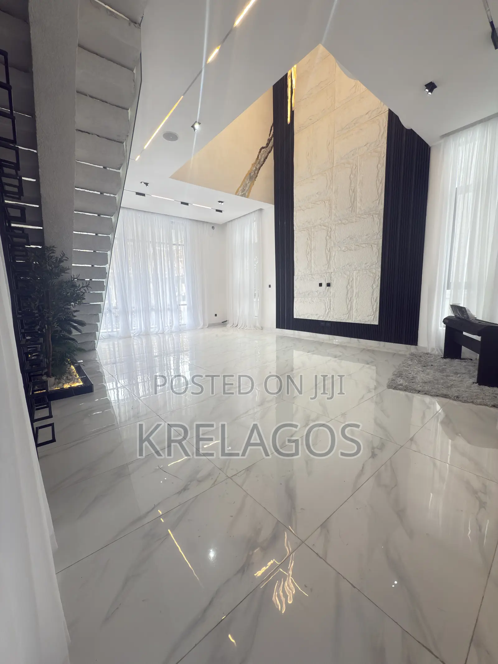 5bdrm Duplex in Chevron Toll Gate for sale in Chevron