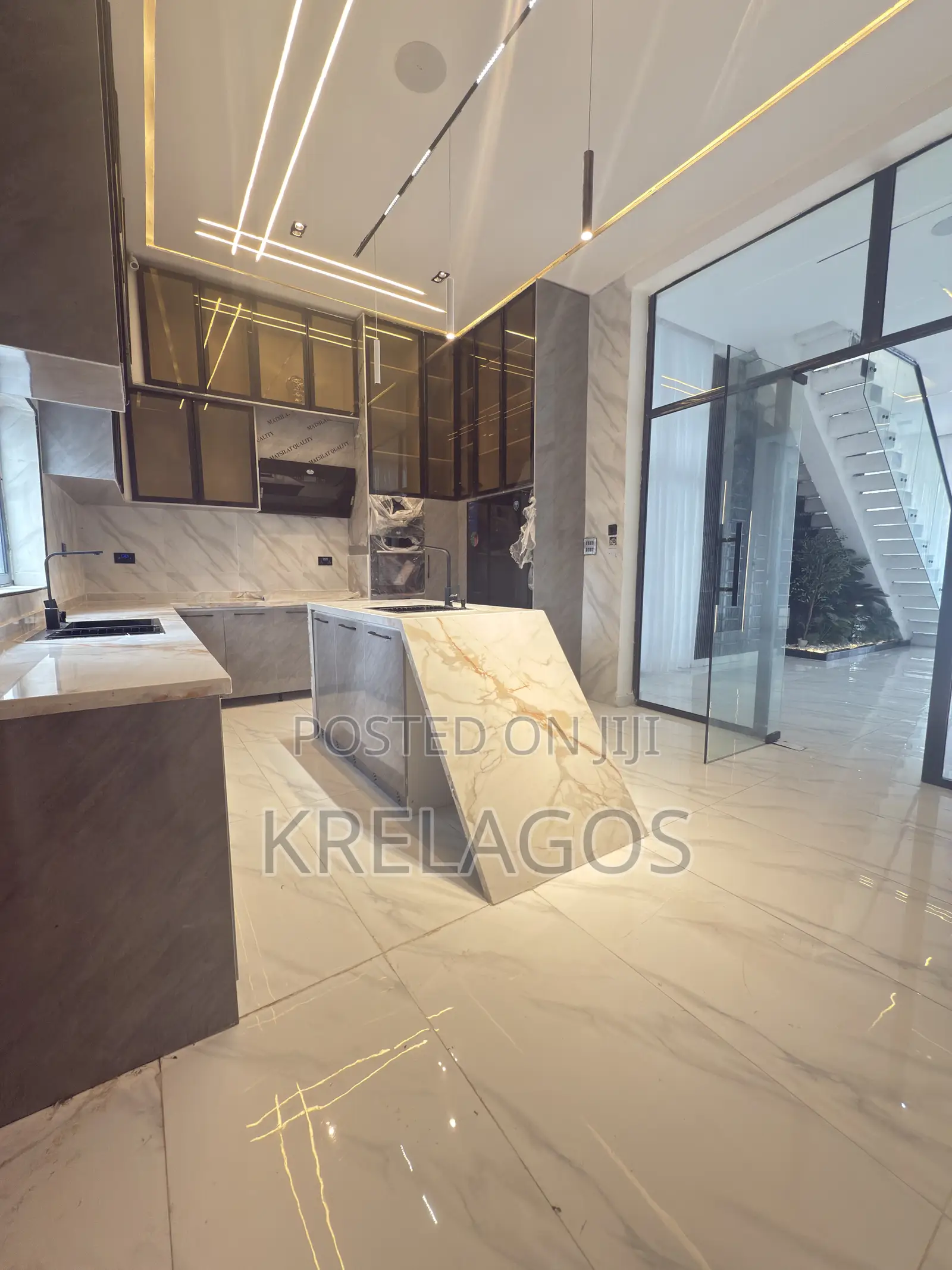 5bdrm Duplex in Chevron Toll Gate for sale in Chevron
