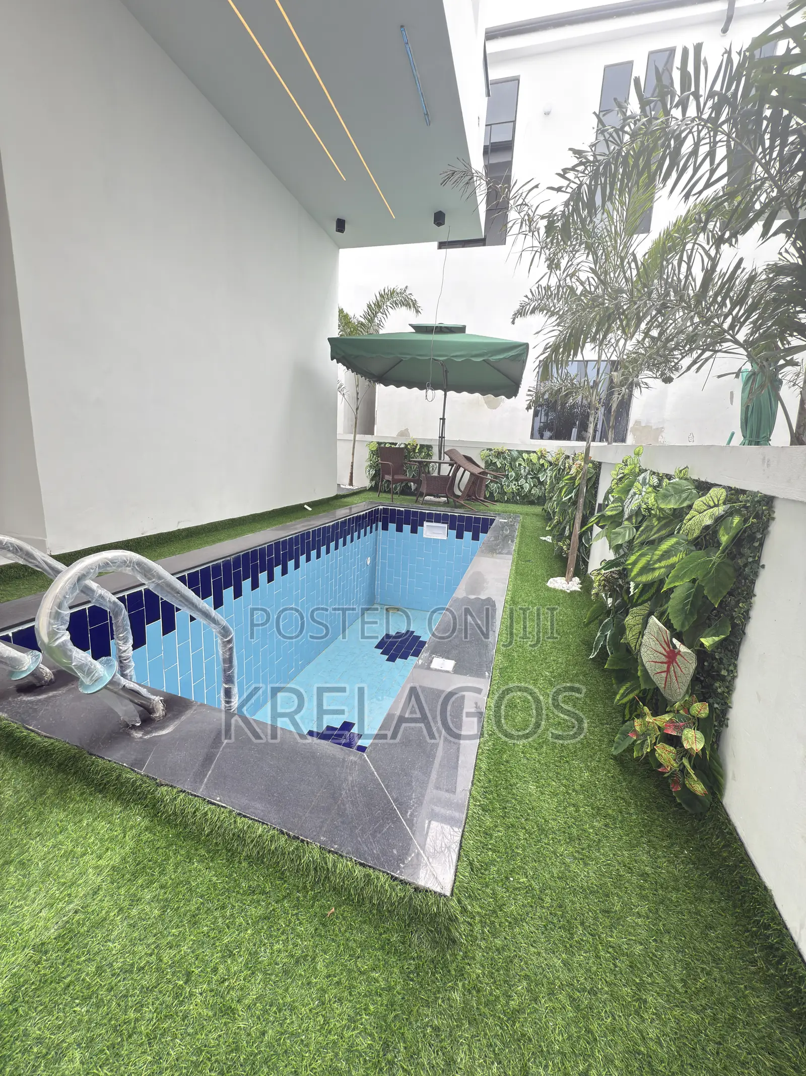 5bdrm Duplex in Chevron Toll Gate for sale in Chevron